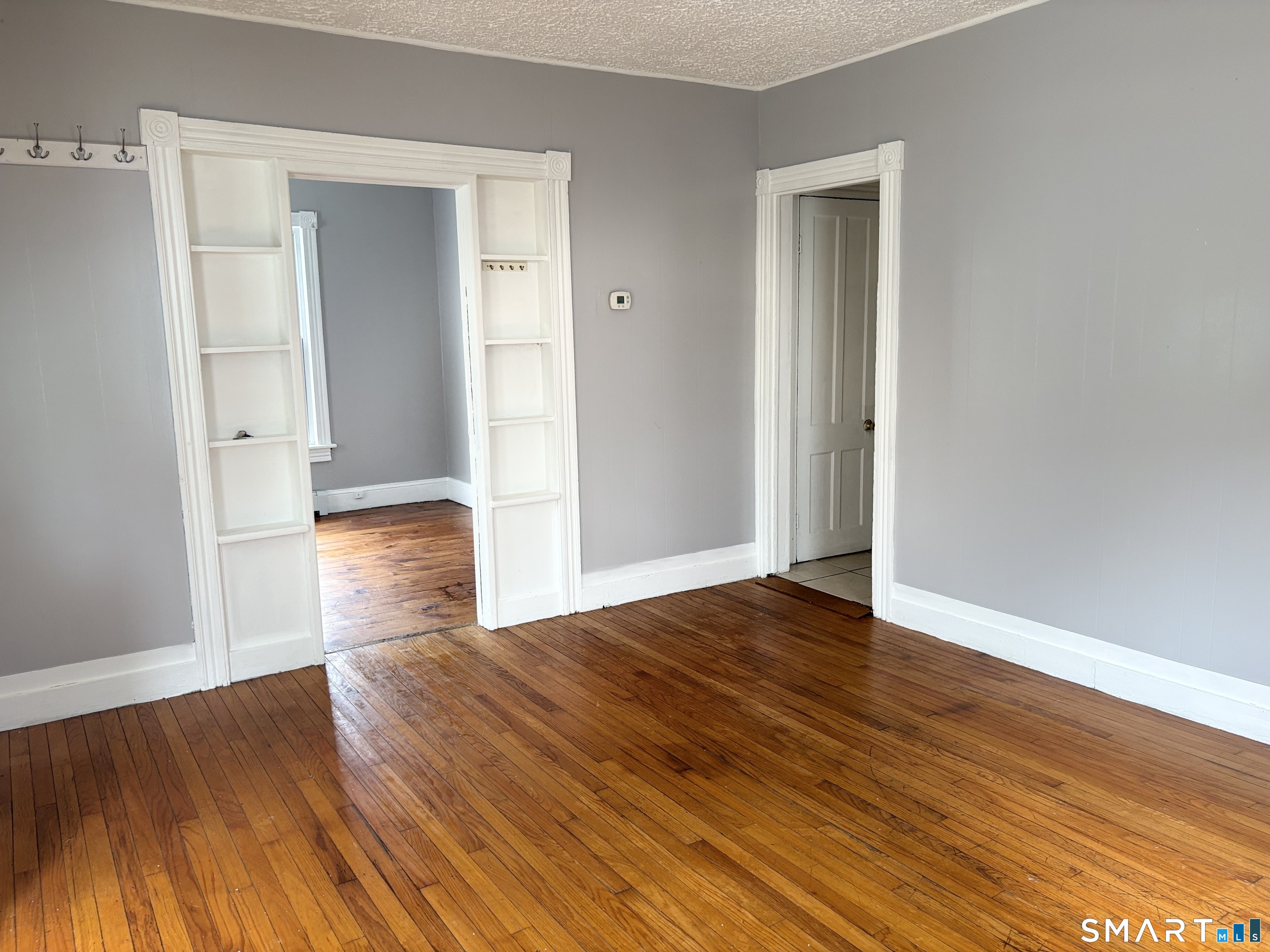 Foto 6 de 2 familias en venta en 23 Housman Street, Danbury, CT — $649,000
