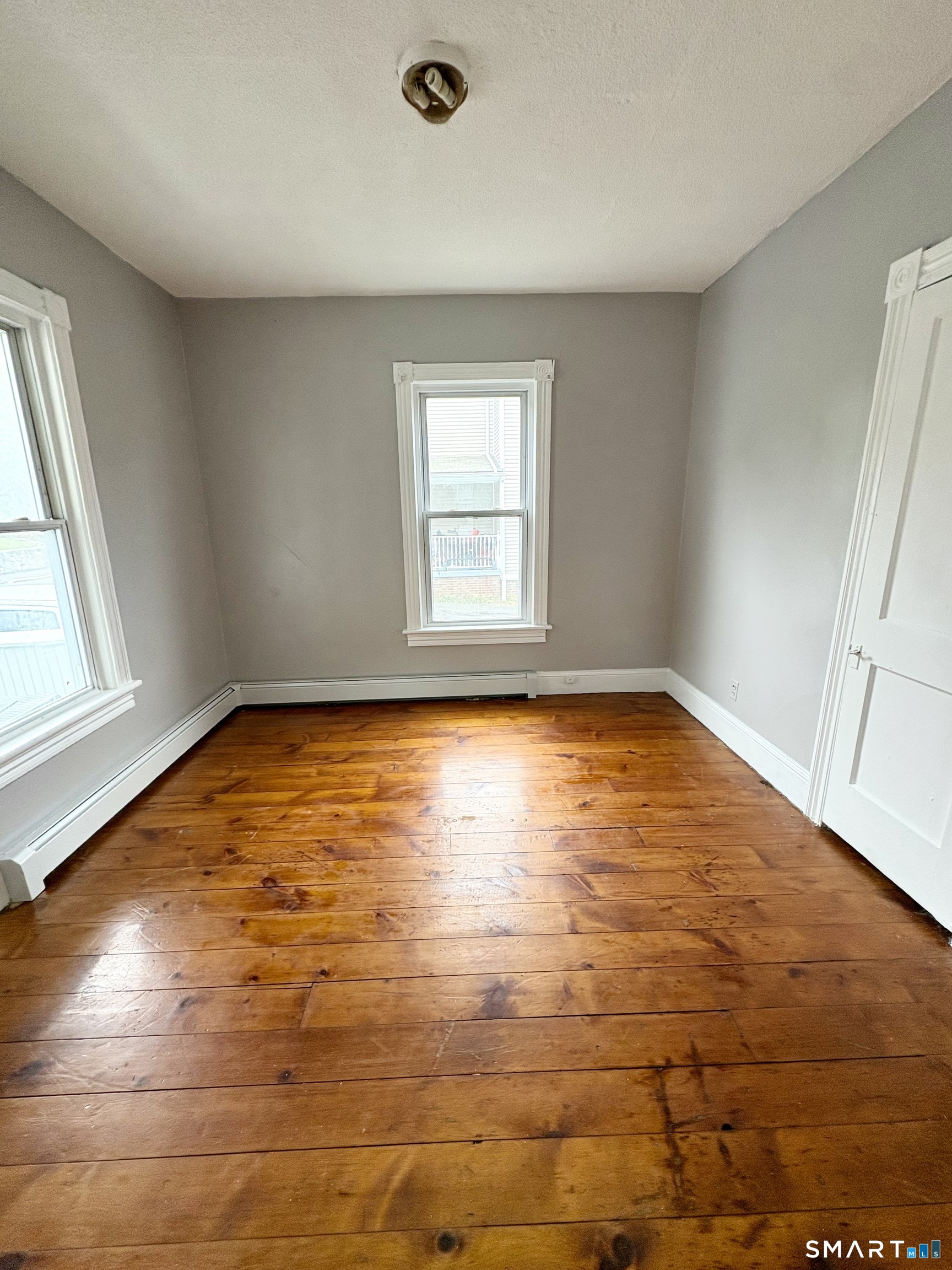 Foto 7 de 2 familias en venta en 23 Housman Street, Danbury, CT — $649,000