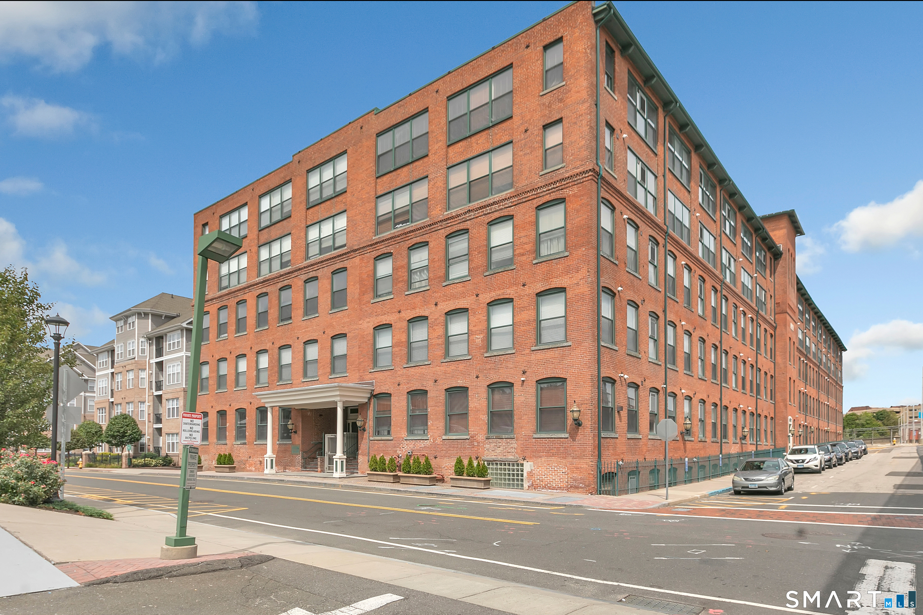 Foto 1 de Condominio en venta en 145 Canal Street #13, Shelton, CT — $249,000