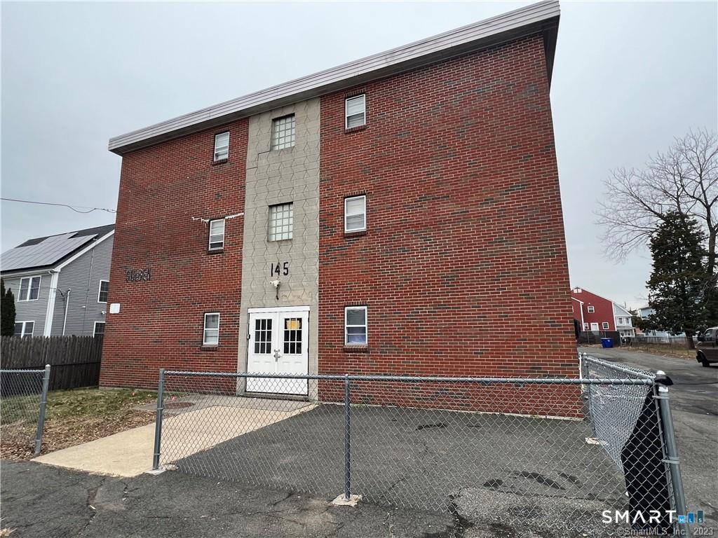 Foto 1 de Apartamento en renta en 145 Cowles Street #A5, Bridgeport, CT — $1,325/mes