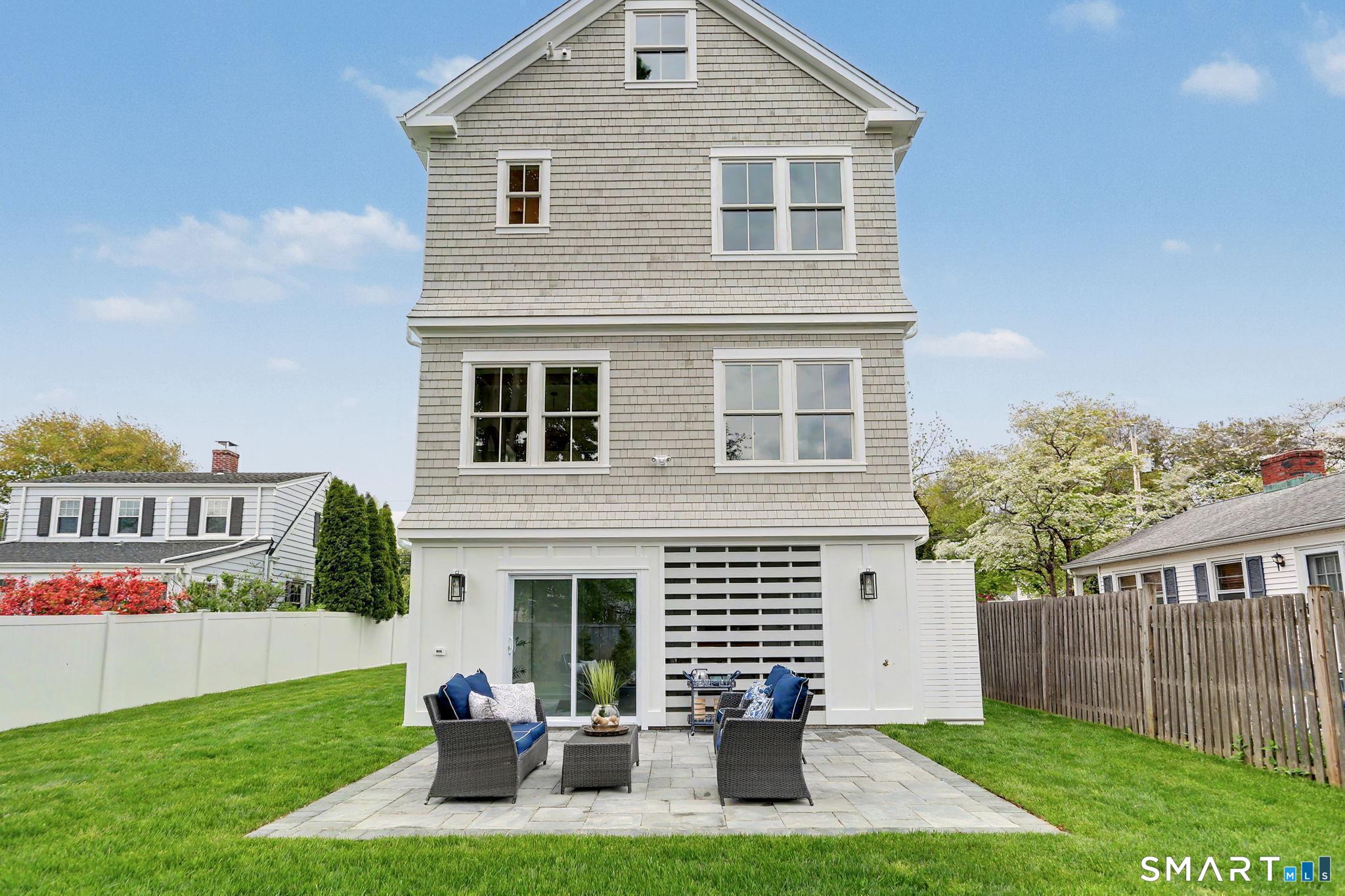 Foto 2 de Casa en renta en 96 Clinton Street, Fairfield, CT — $15,500/mes