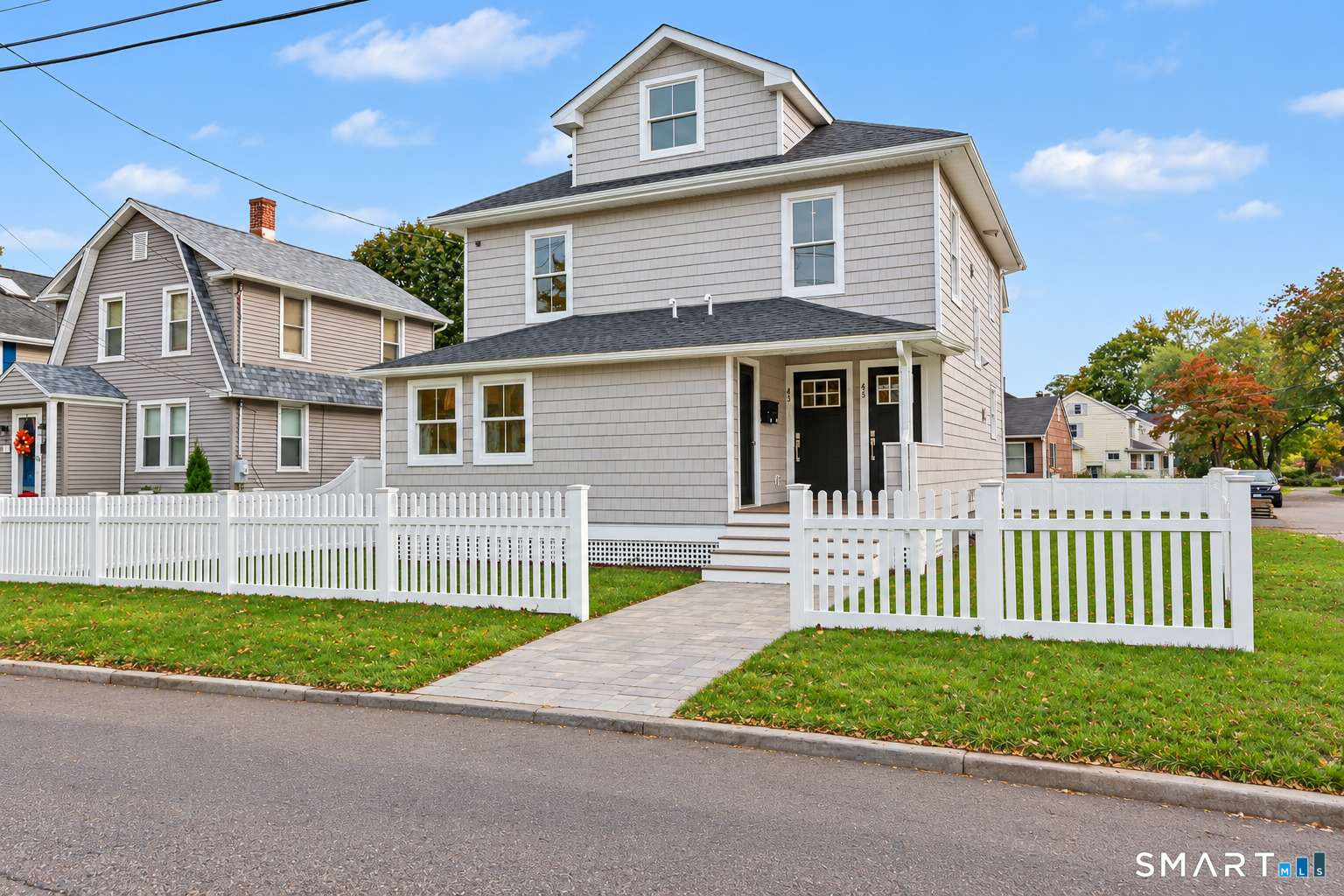 Foto 1 de 2 familias en venta en 43 Helen Street, Fairfield, CT — $1,489,000