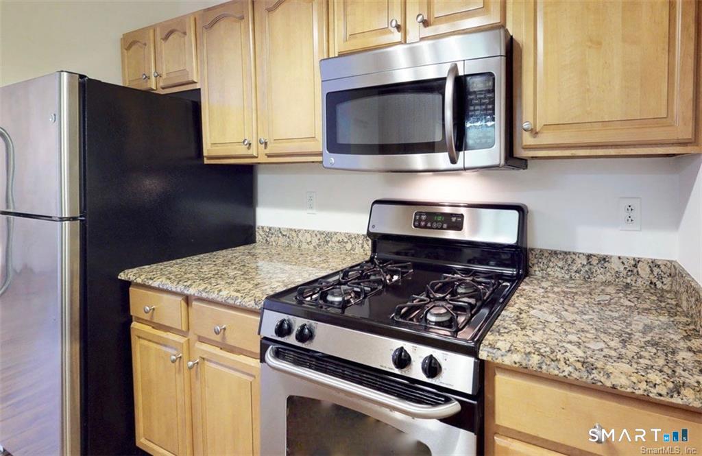 Foto 5 de Condominio en venta en 145 Canal Street #13, Shelton, CT — $249,000