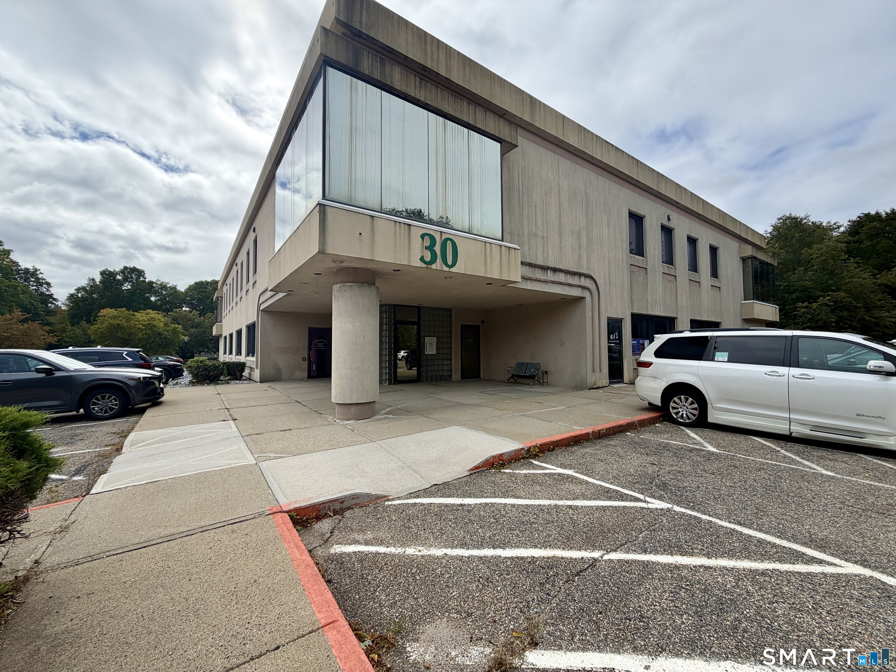 Foto 3 de Local comercial en renta en 30 Controls Drive #Gl 1, Shelton, CT — $2,000/mes