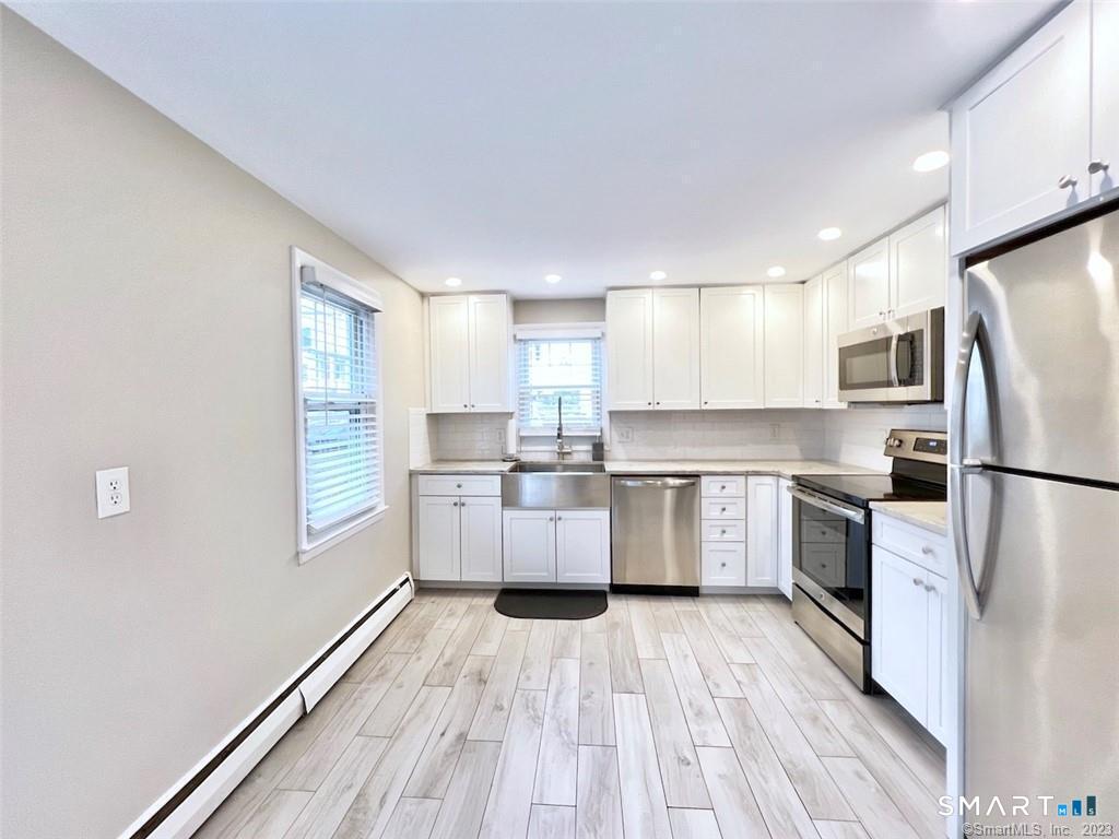 Foto 2 de Apartamento en renta en 90 Highview Avenue #2Nd Floor, Stamford, CT — $2,350/mes