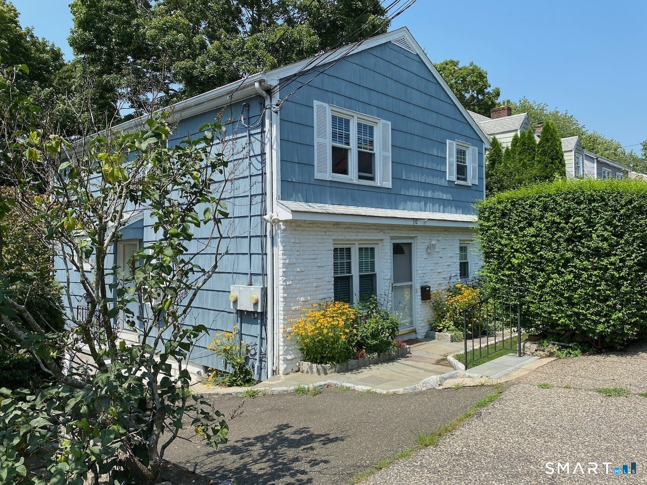 90 Highview Avenue 2nd floor