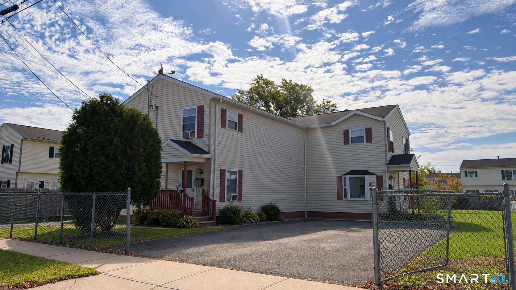 Foto 1 de 2 familias en venta en Bridgeport, CT — $385,900