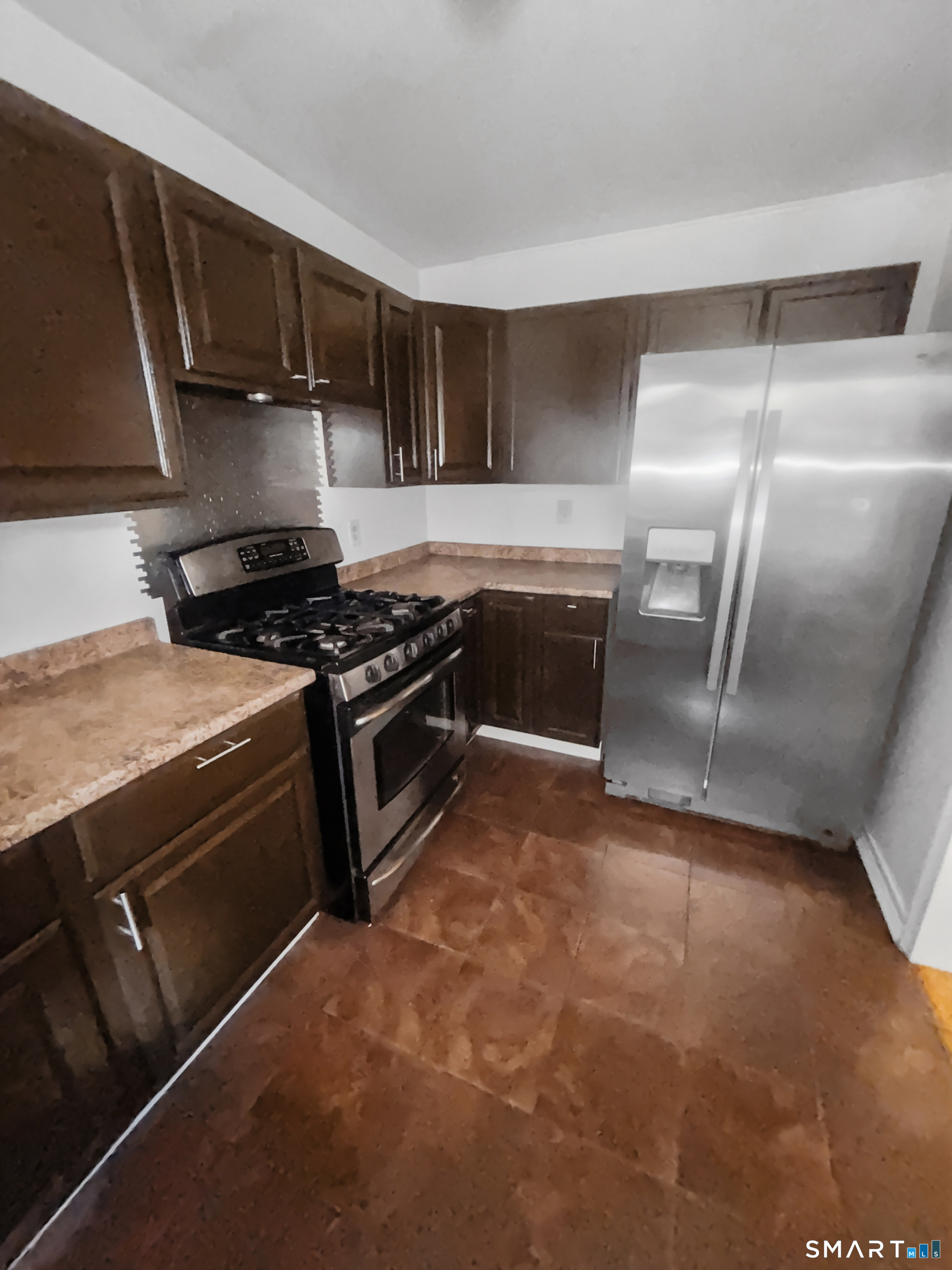 Foto 4 de Condominio en renta en 50 Mencel Circle #B, Bridgeport, CT — $2,100/mes