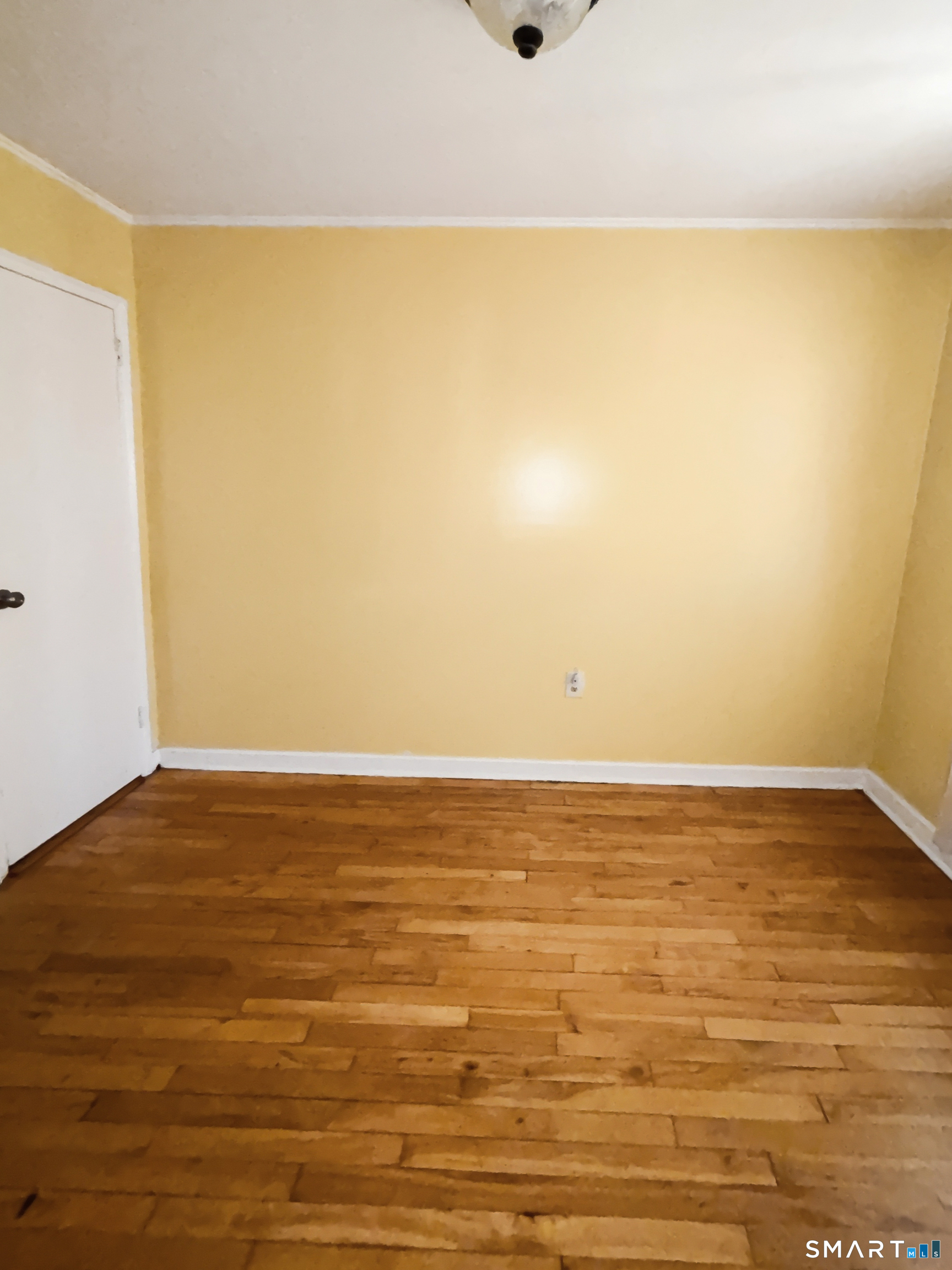Foto 8 de Condominio en renta en 50 Mencel Circle #B, Bridgeport, CT — $2,100/mes