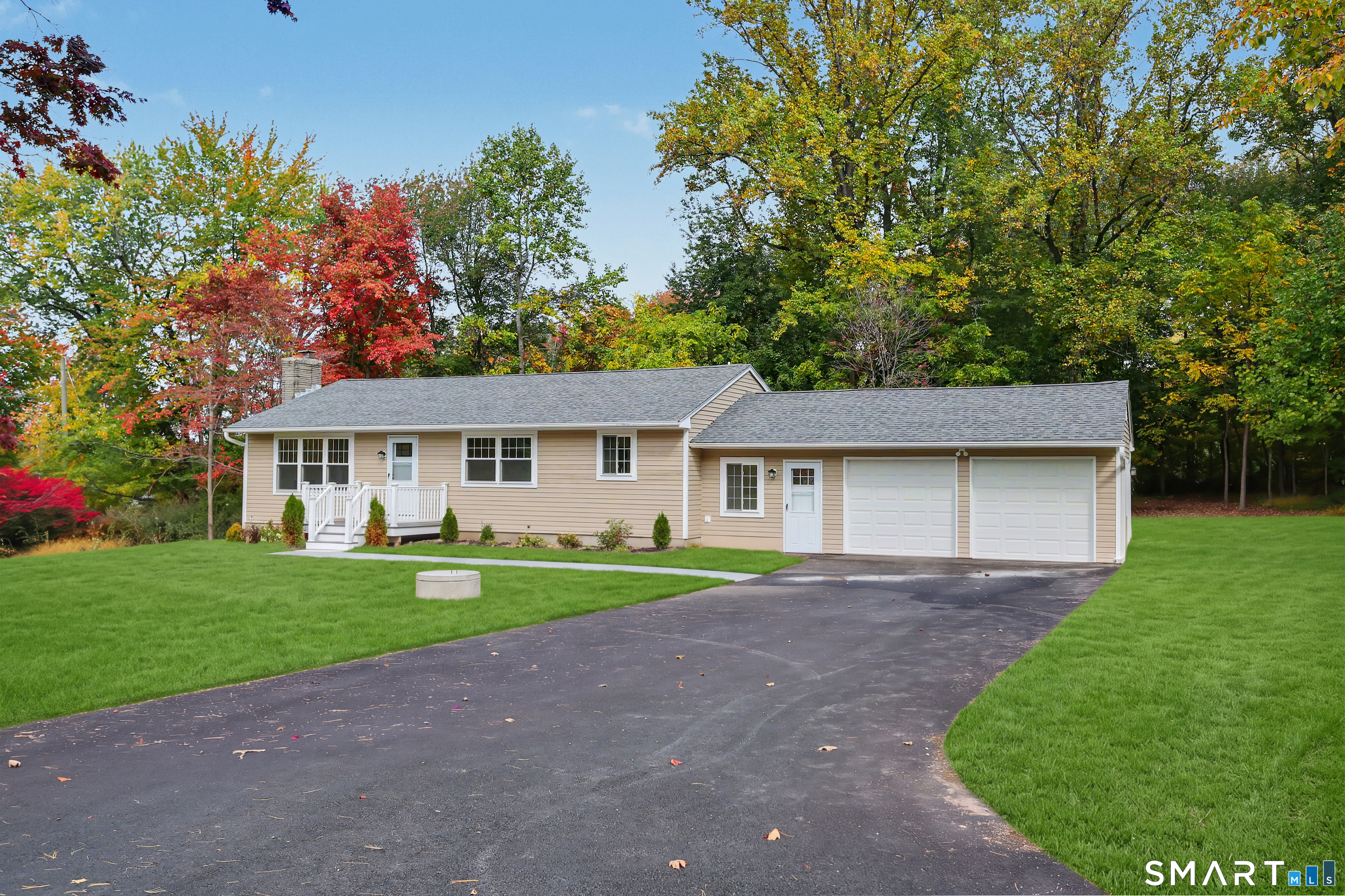Foto 1 de Casa en venta en 30 East Maiden Lane, Monroe, CT — $659,000
