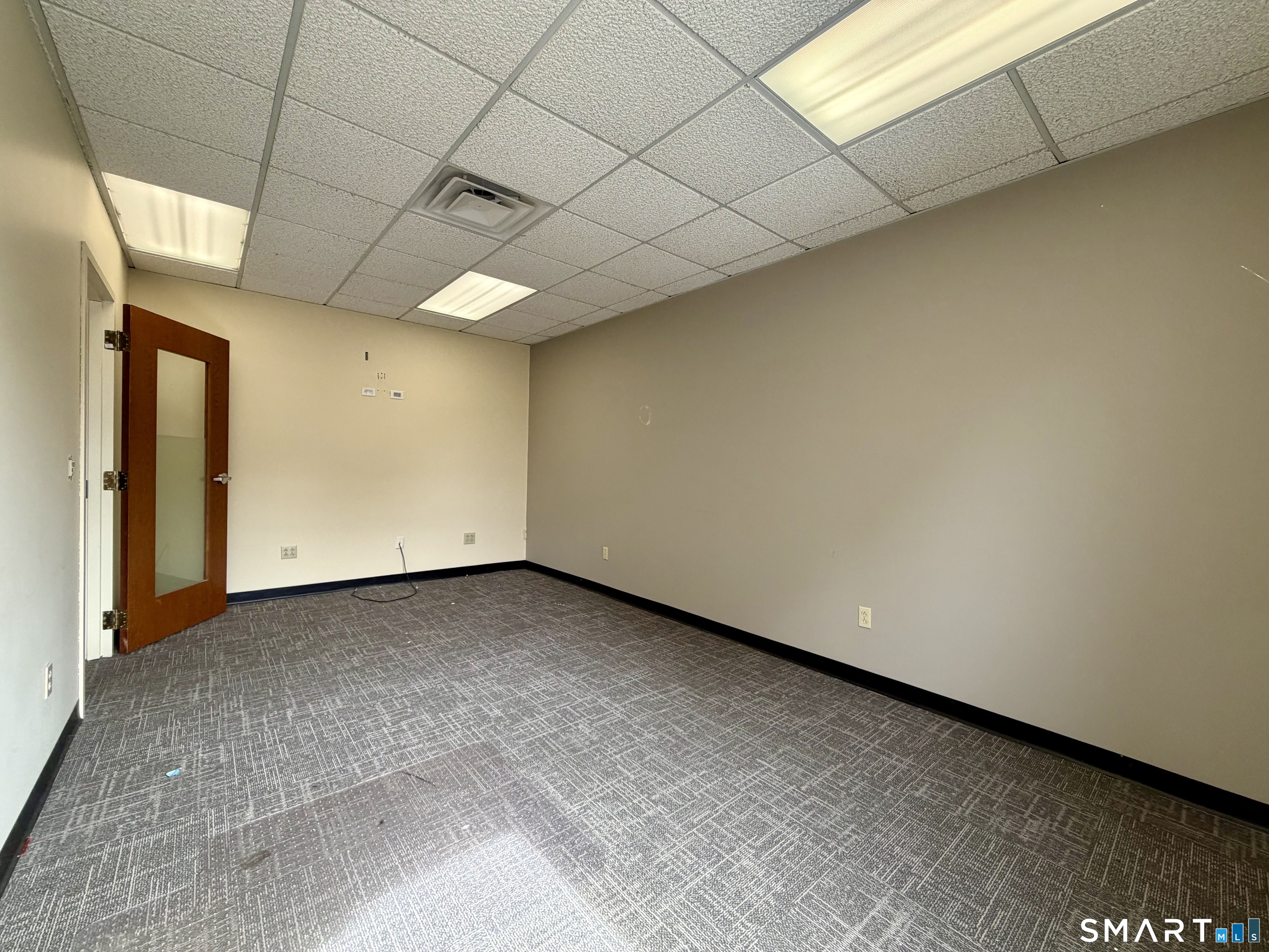 Foto 9 de Local comercial en renta en 30 Controls Drive #3, Shelton, CT — $2,000/mes