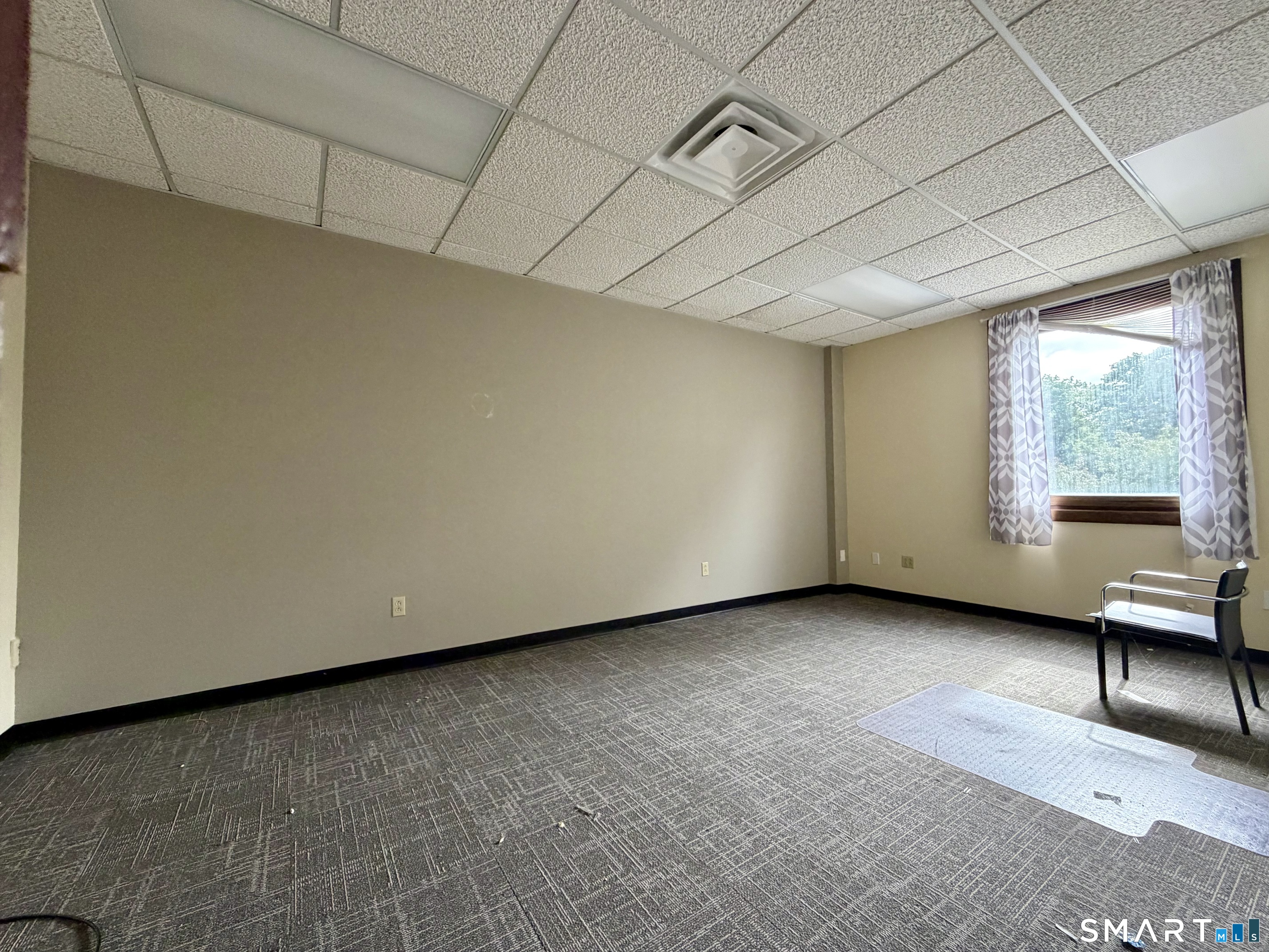 Foto 8 de Local comercial en renta en 30 Controls Drive #3, Shelton, CT — $2,000/mes