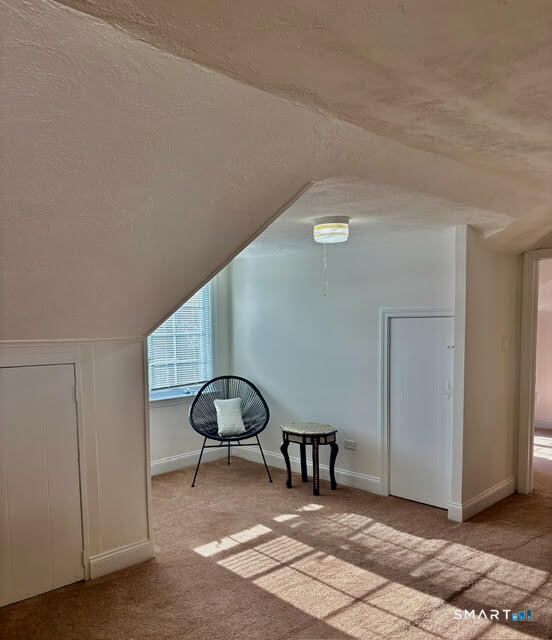 Foto 7 de Apartamento en renta en 10 Wild Rose Road, Westport, CT — $2,650/mes