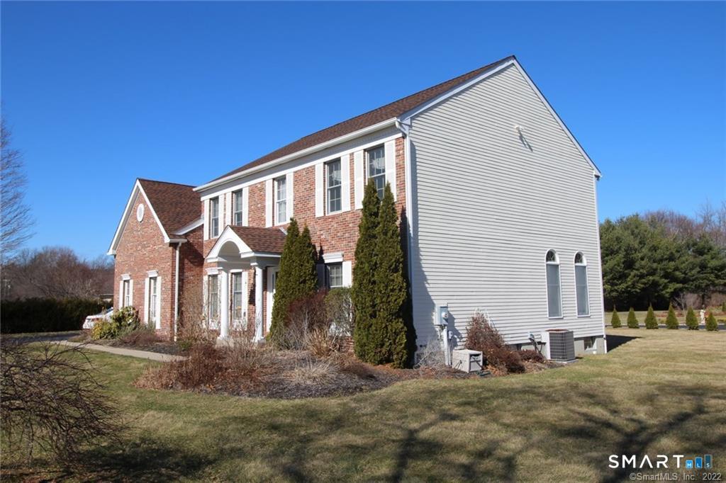 Foto 2 de Casa en renta en 57 Willoughby Road, Shelton, CT — $4,200/mes