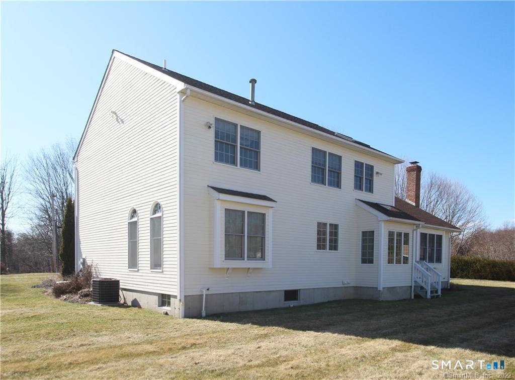 Foto 3 de Casa en renta en 57 Willoughby Road, Shelton, CT — $4,200/mes