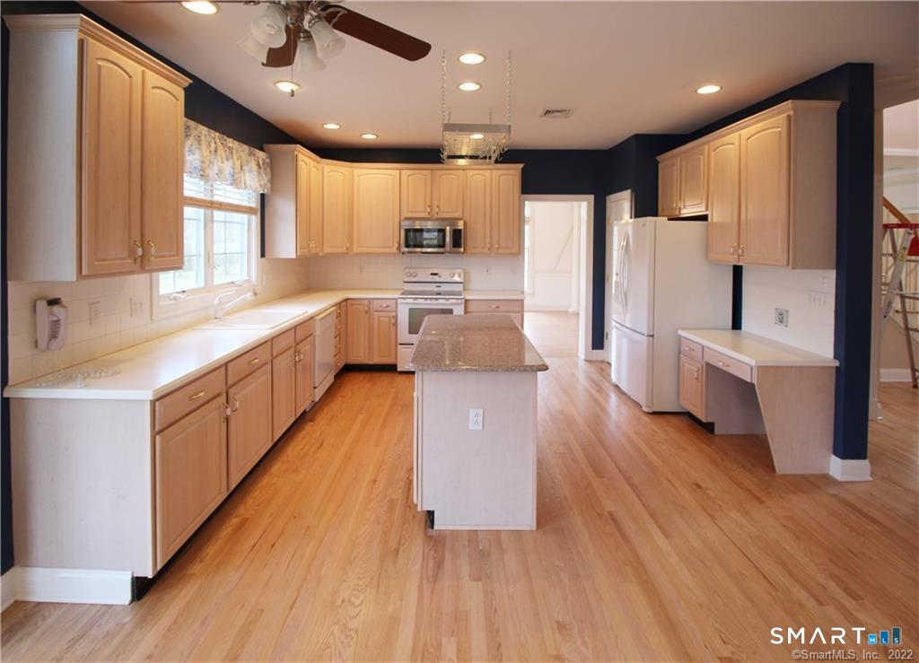 Foto 9 de Casa en renta en 57 Willoughby Road, Shelton, CT — $4,200/mes
