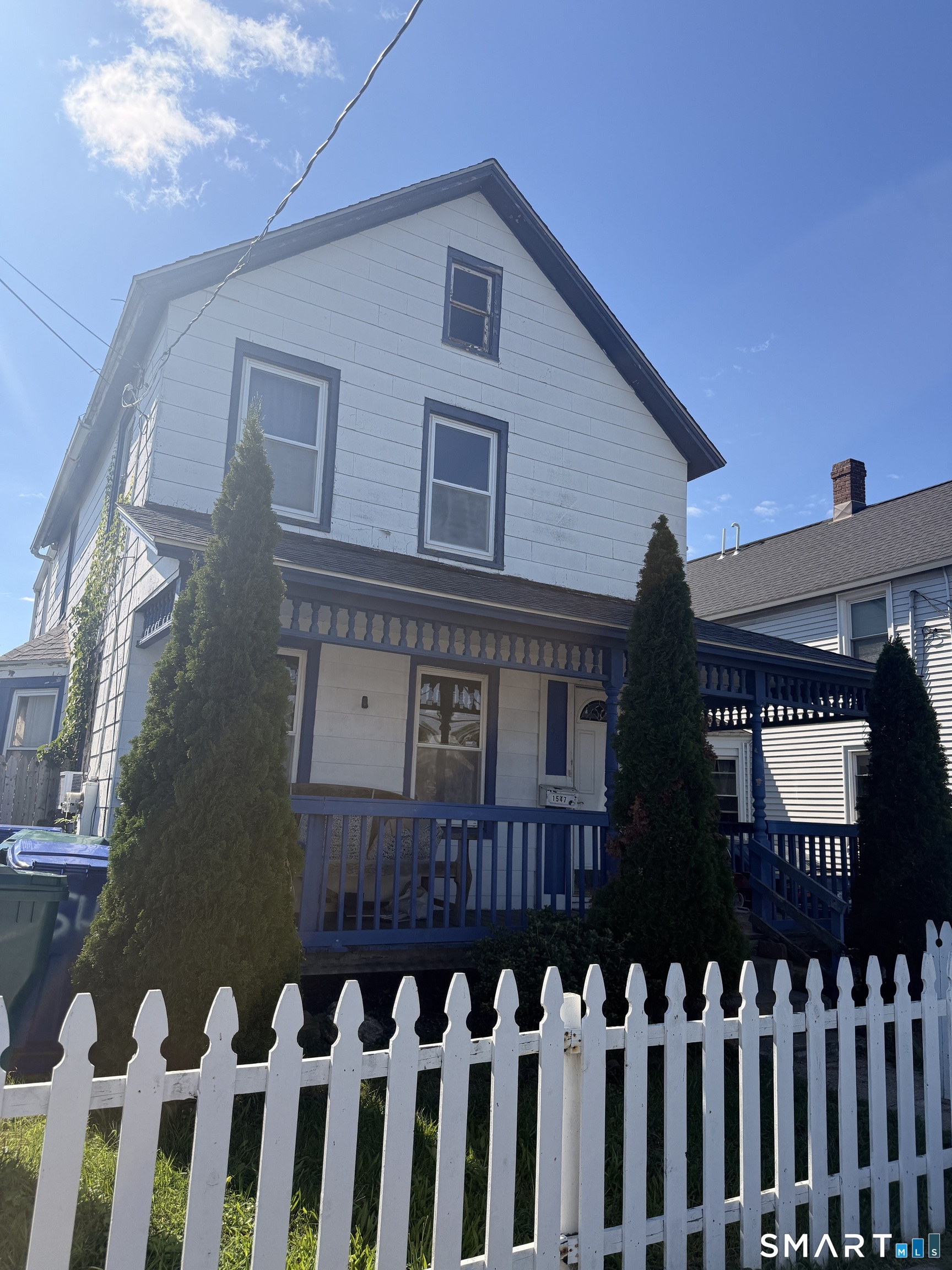 Foto 1 de Casa en venta en 1547 Stratford Avenue, Stratford, CT — $350,000