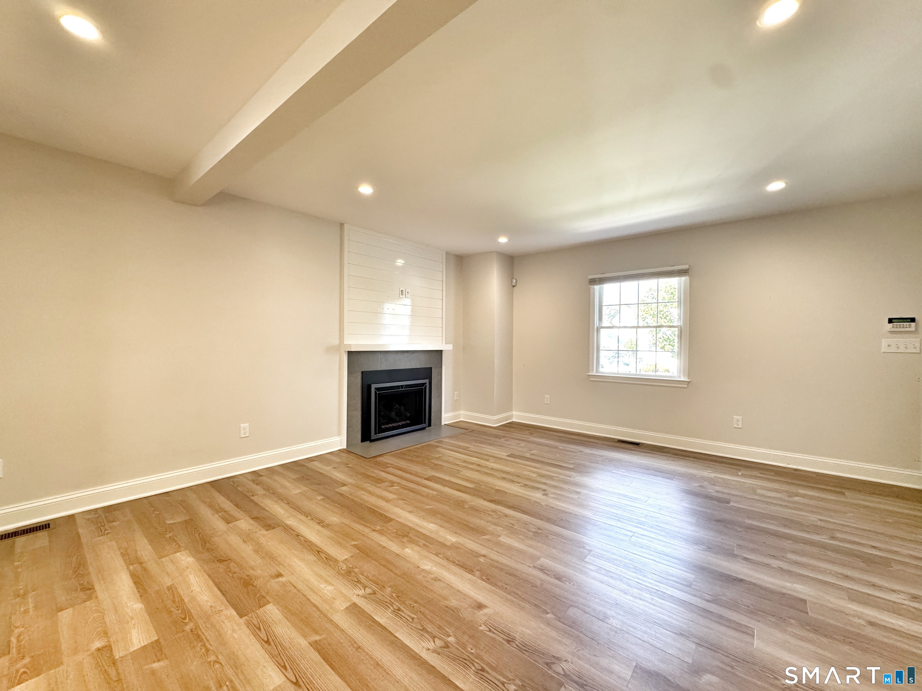 Foto 3 de Apartamento en renta en 93 Givens Avenue #2, Stamford, CT — $5,195/mes