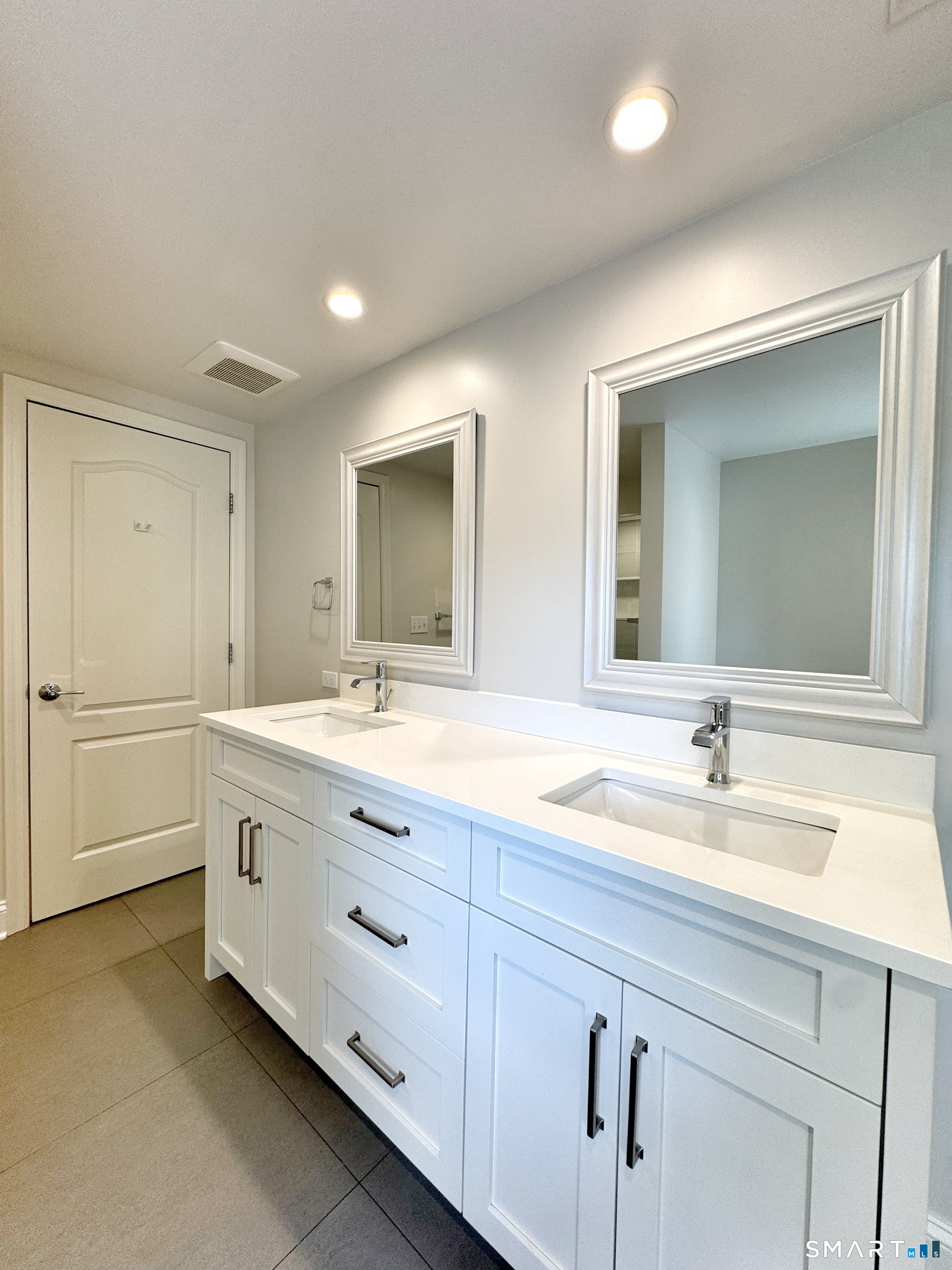 Foto 8 de Apartamento en renta en 93 Givens Avenue #2, Stamford, CT — $5,195/mes