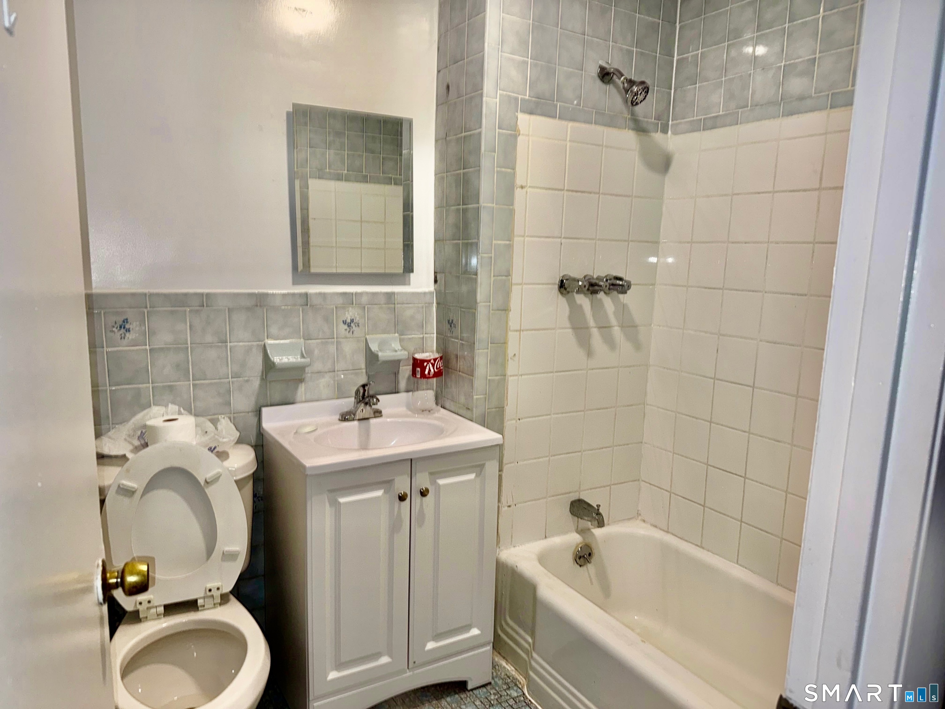Foto 4 de Apartamento en renta en 196 Park Street #3 Fl, Bridgeport, CT — $1,500/mes