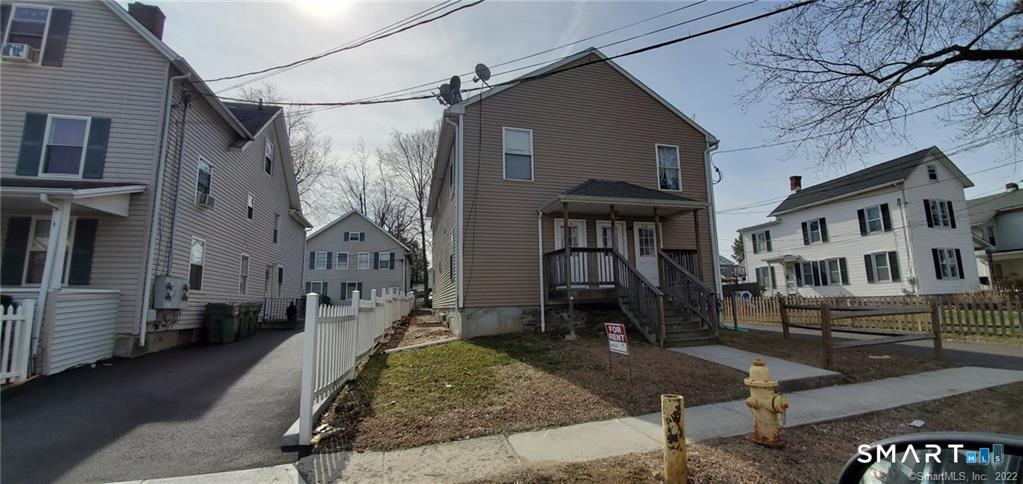 Foto 1 de Apartamento en renta en 18 Montgomery Street #2, Danbury, CT — $1,900/mes