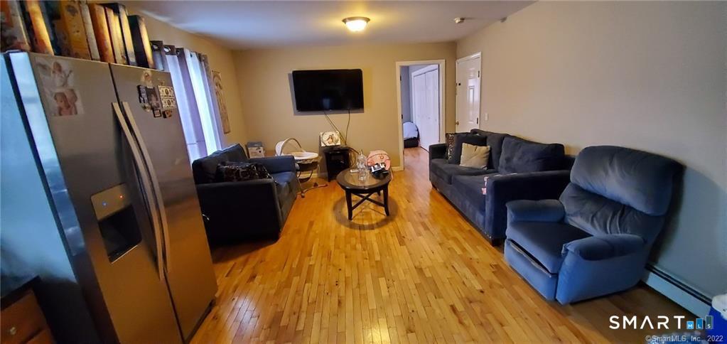 Foto 5 de Apartamento en renta en 18 Montgomery Street #2, Danbury, CT — $1,900/mes