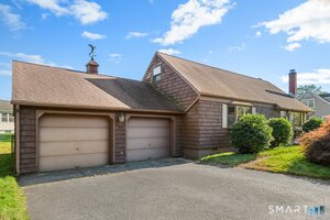 559 Oak Bluff, Stratford