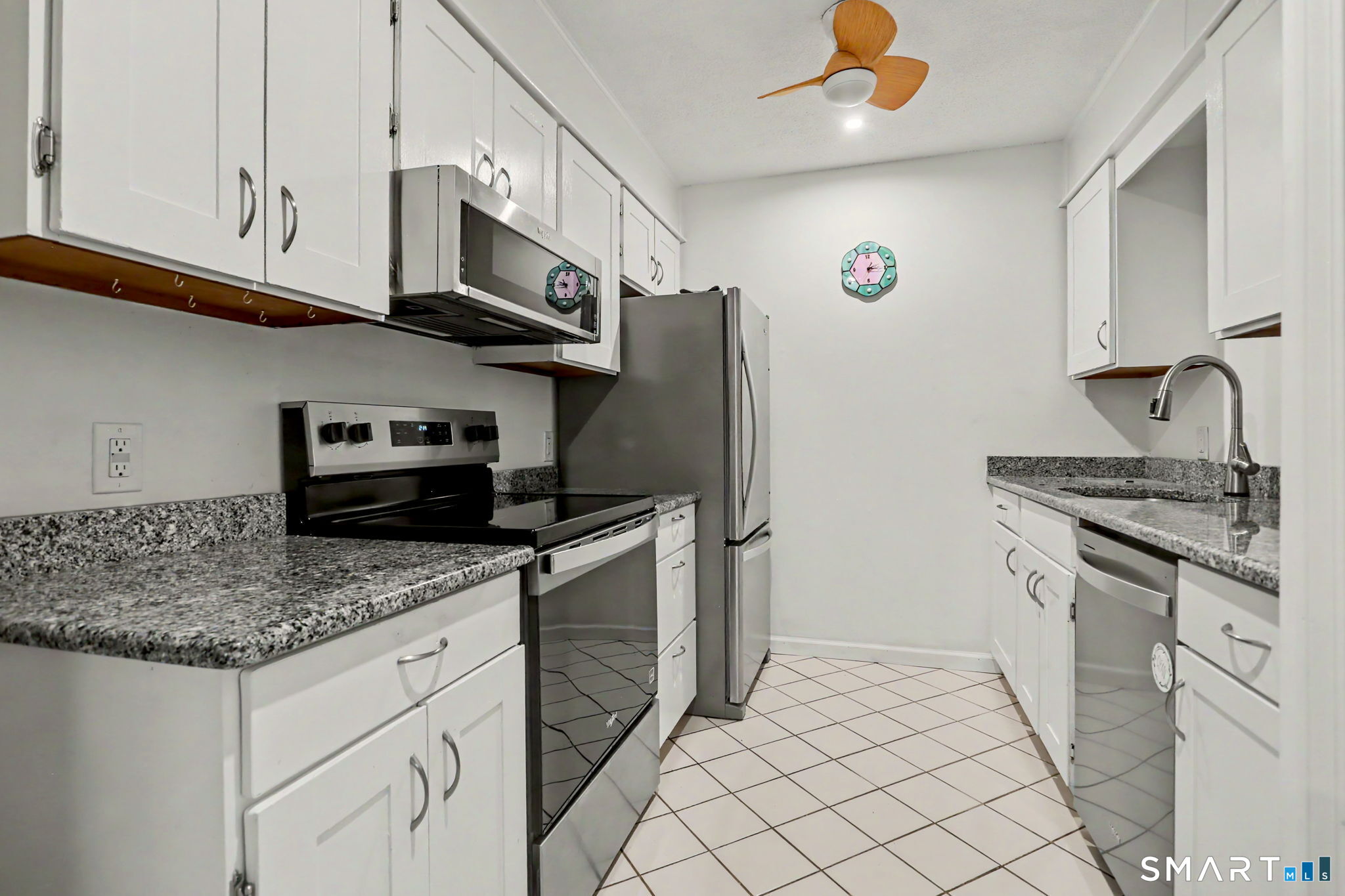 40 California, Unit C11 photo 16