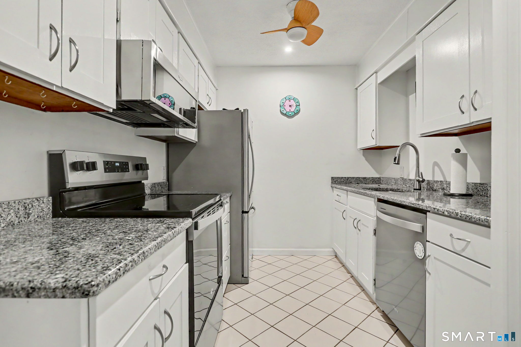 40 California, Unit C11 photo 17