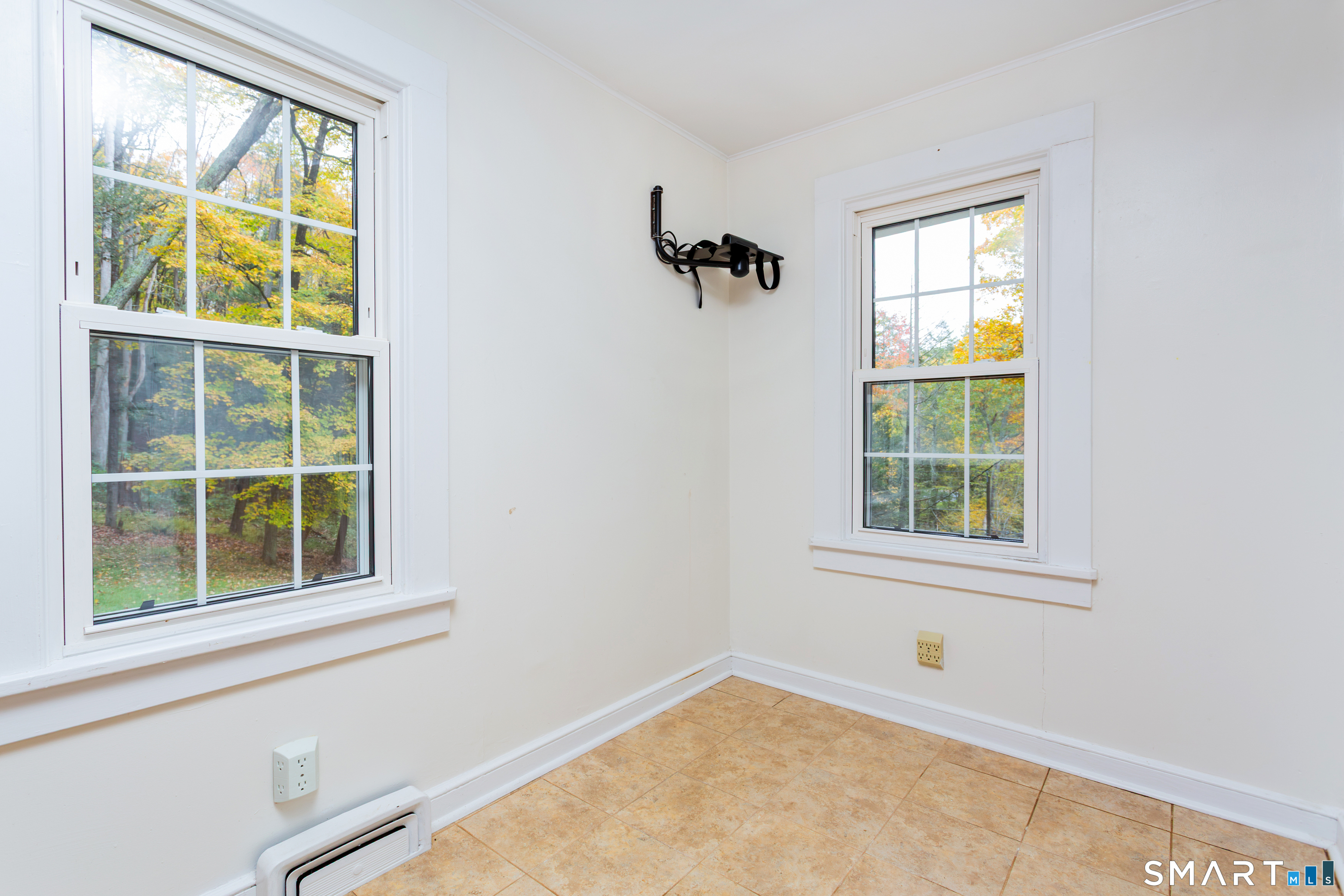 208 Route 37 photo 19