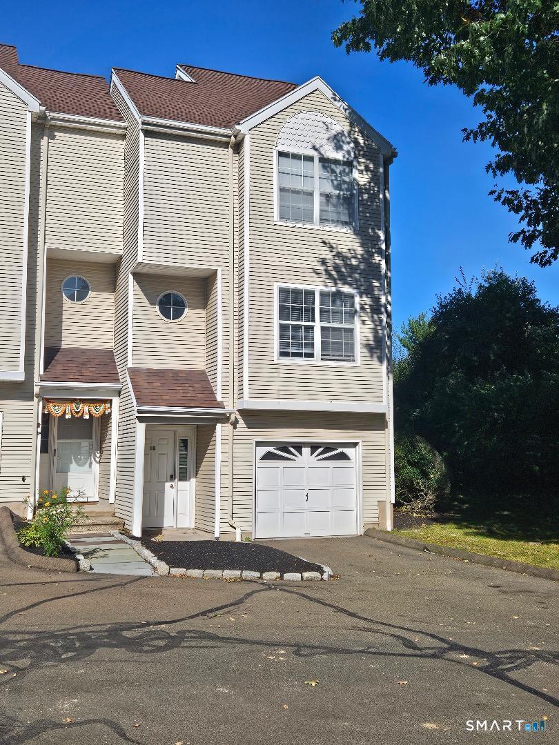 2390 State Street 1G