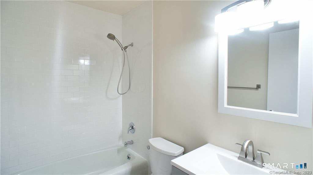 Foto 7 de Condominio en renta en 37 Ferris Avenue #12, Norwalk, CT — $2,195/mes