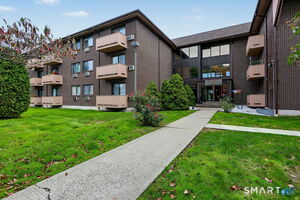 40 California, Unit C11, Stratford