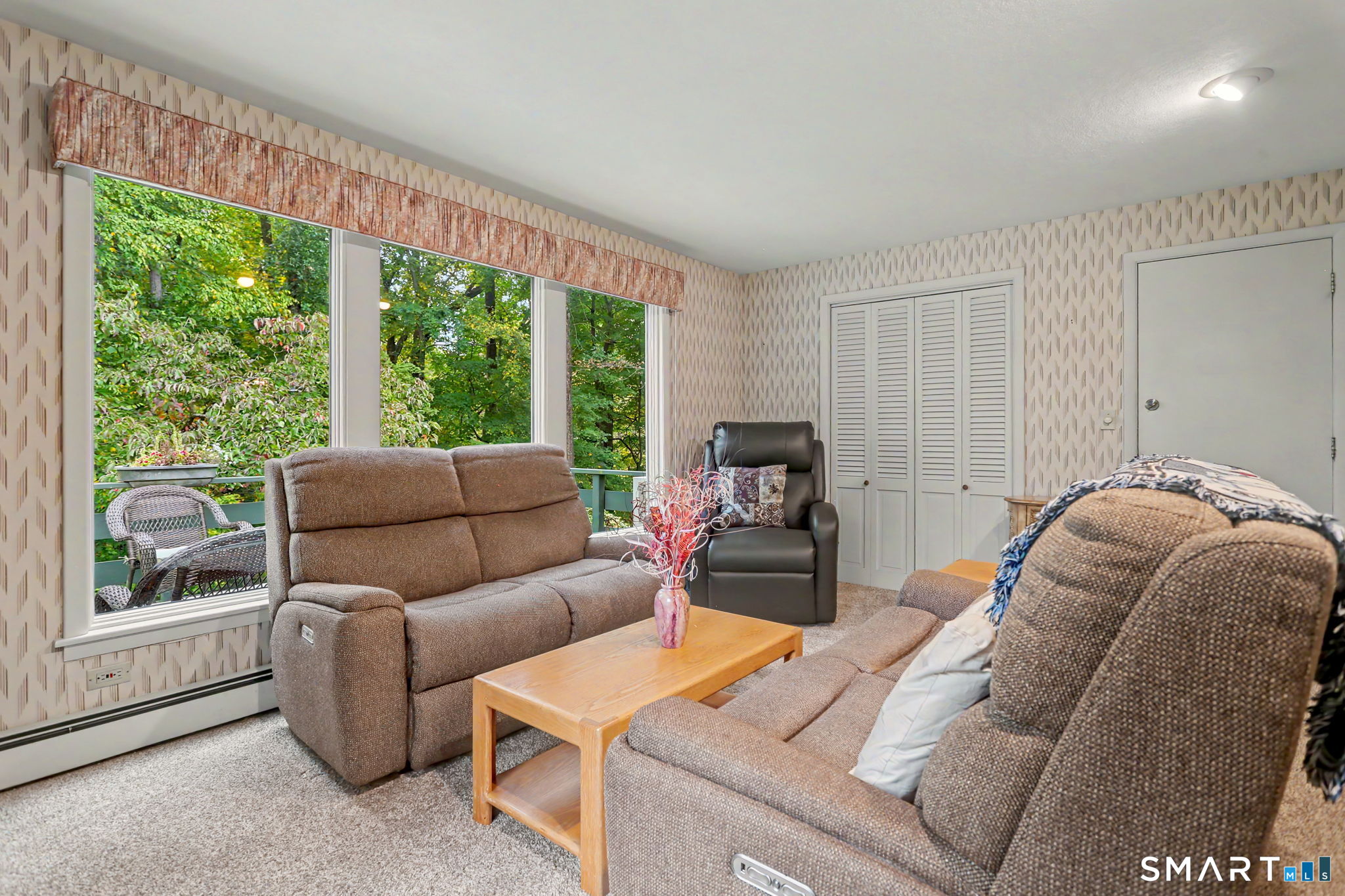 8 Woodfield Drive — photo 12