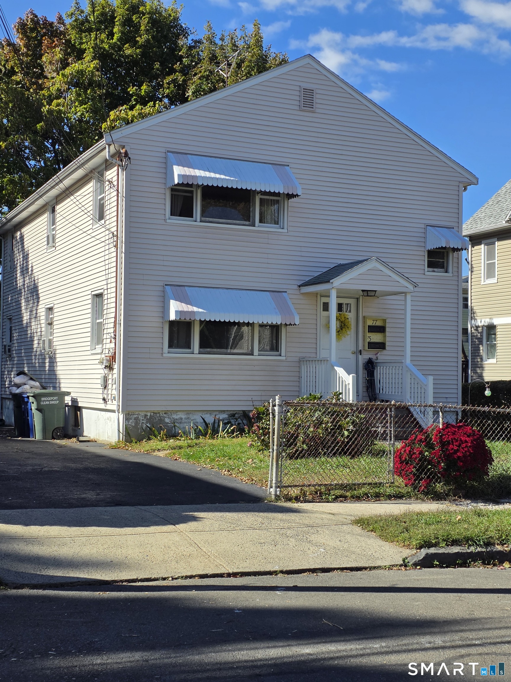 Foto 1 de 2 familias en venta en 75-77 Wilson Street, Bridgeport, CT — $599,000