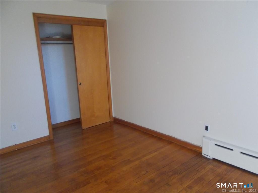 Foto 4 de Apartamento en renta en 48 Price Street, Bridgeport, CT — $1,850/mes