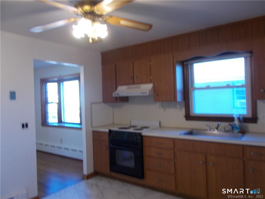Foto 9 de Apartamento en renta en 48 Price Street, Bridgeport, CT — $1,850/mes