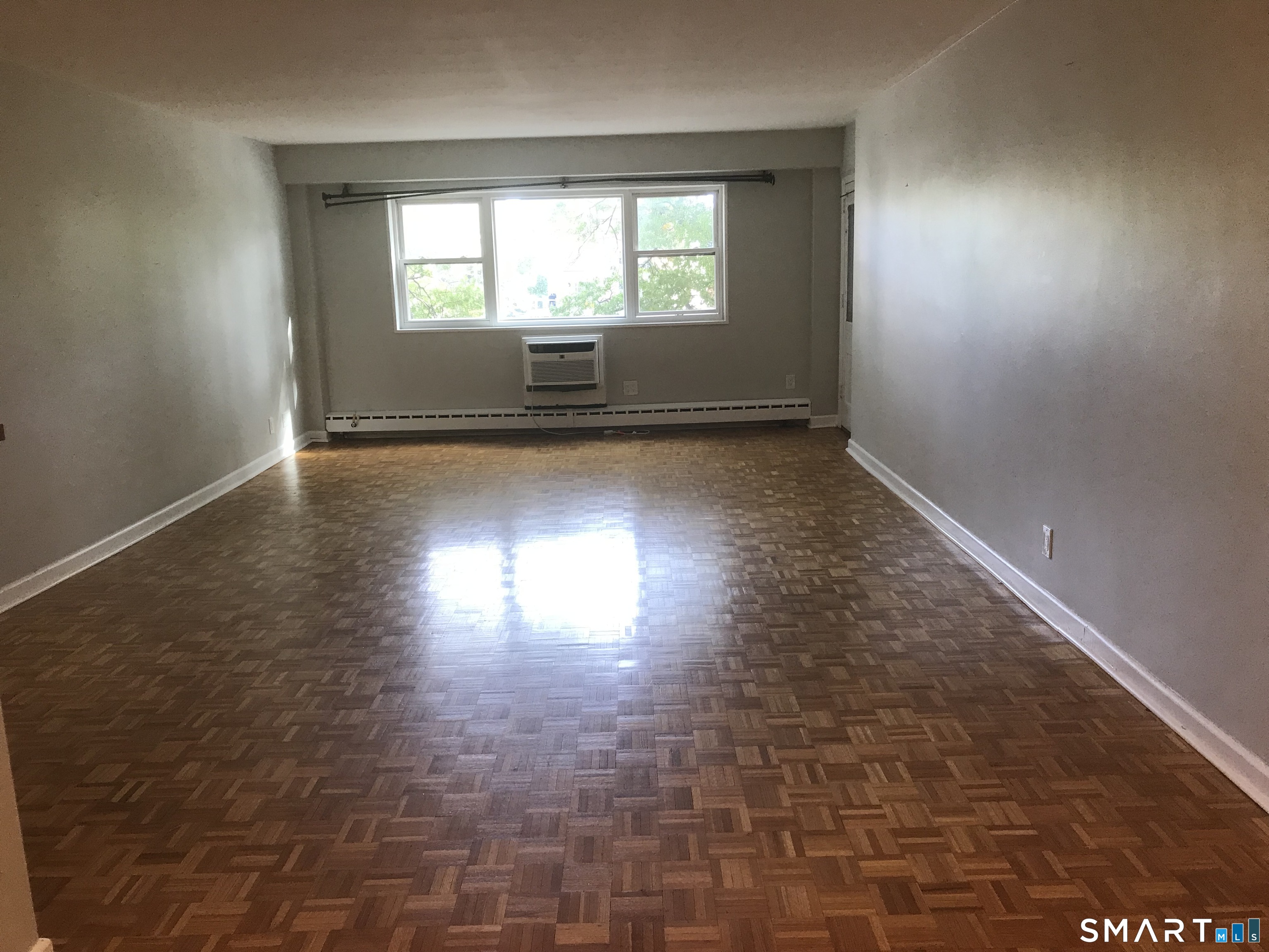 Foto 2 de Condominio en renta en 25 Cartright Street #3F, Bridgeport, CT — $2,400/mes