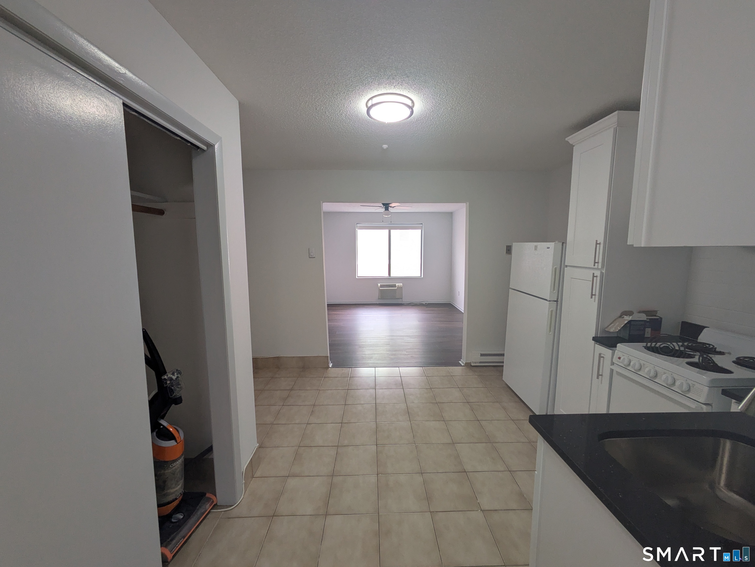 Foto 7 de Apartamento en renta en 289 Main Avenue #37, Norwalk, CT — $1,750/mes