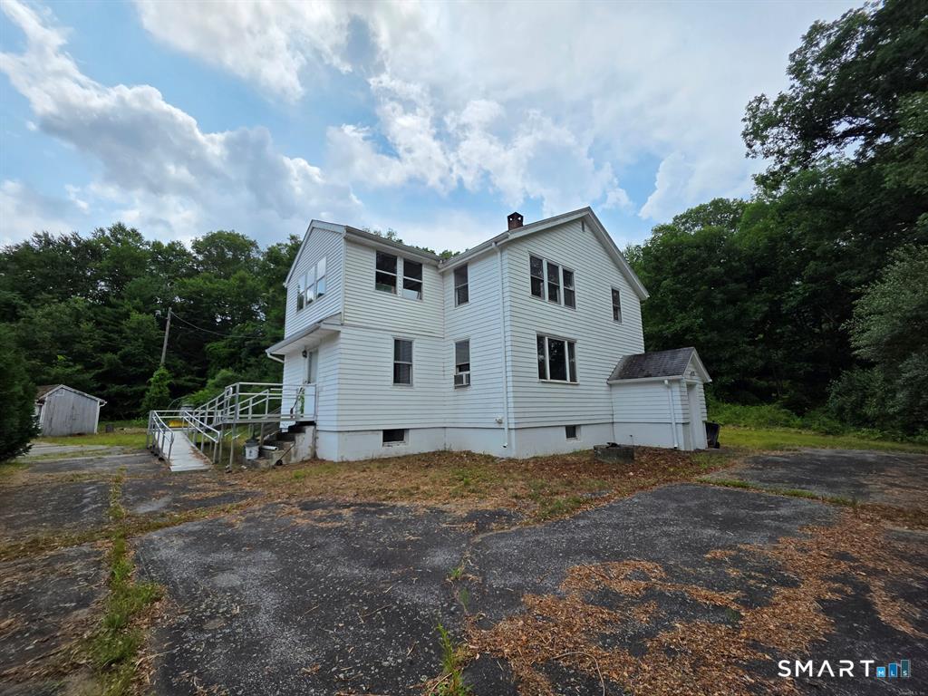 Enjoy the nice views of the river. Private and serene apartment in the woods. Newly renovated includes kitchen with granite counters and plenty of cabinets. New hardwood floors and a renovated bath with tub/shower combination. 2 bedrooms with new hardwood floors. Enjoy the privacy and quiet.