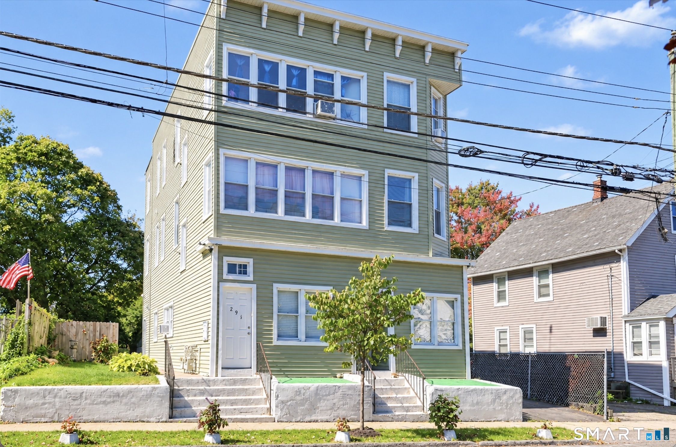 Foto 1 de 3 familias en venta en 291-293 Bruce Avenue, Stratford, CT — $745,000