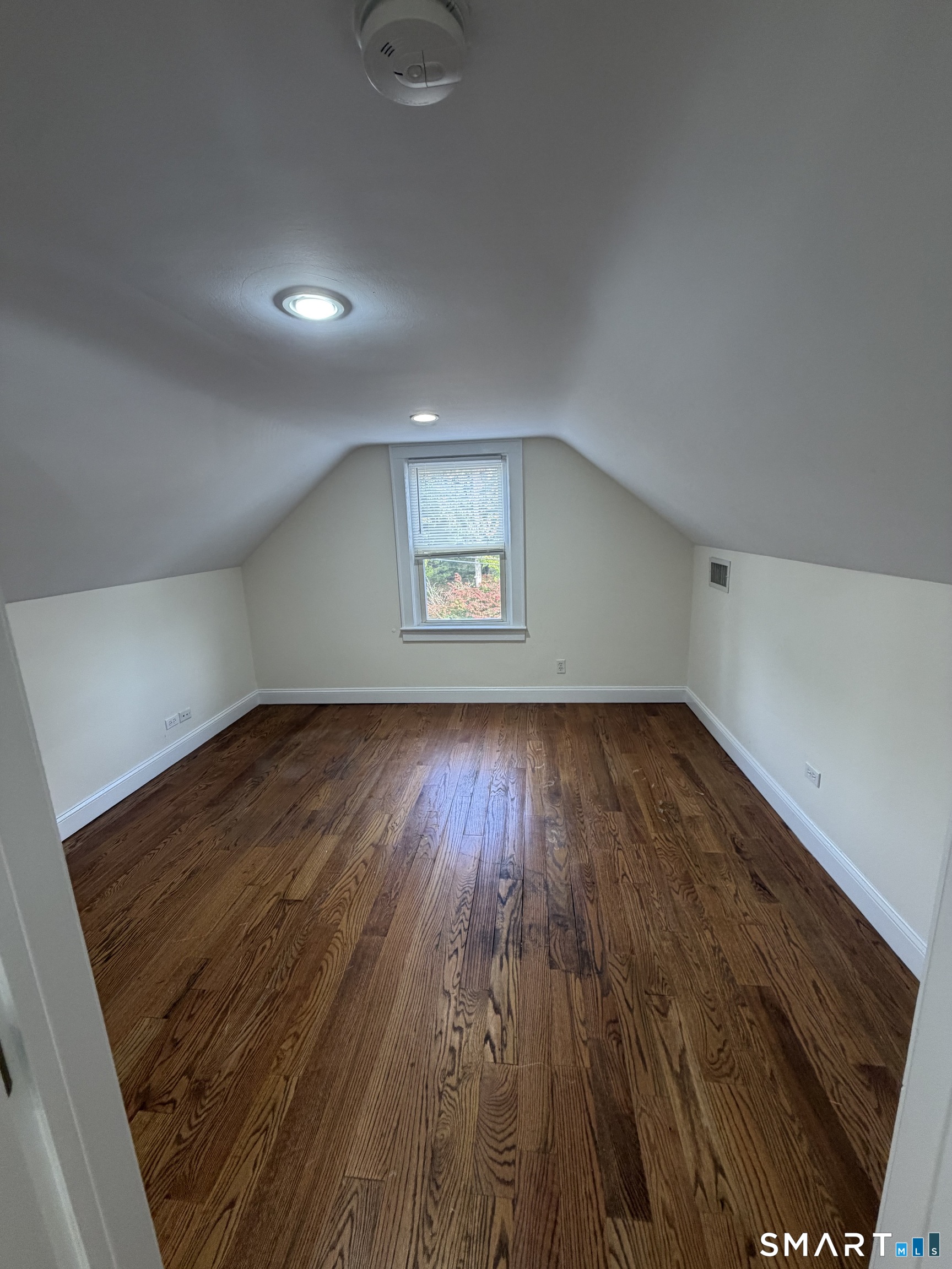 Foto 8 de Apartamento en renta en 64 Mulberry Street #B, Stamford, CT — $3,000/mes