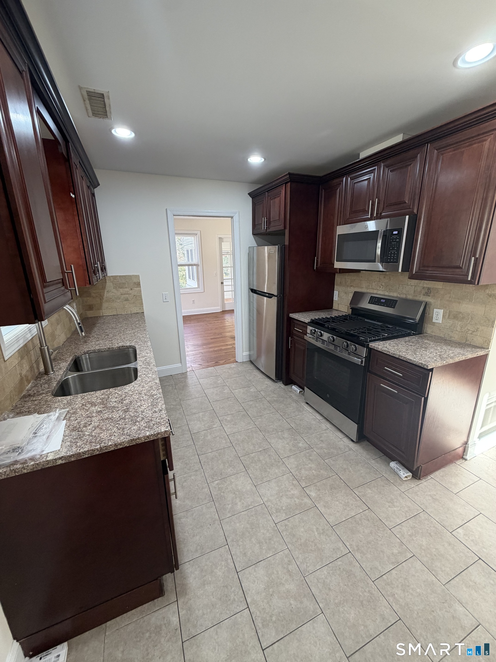 Foto 2 de Apartamento en renta en 64 Mulberry Street #B, Stamford, CT — $3,000/mes