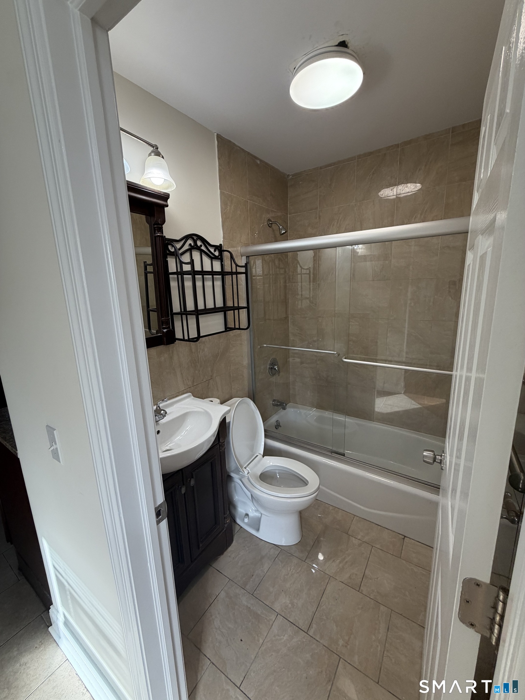 Foto 7 de Apartamento en renta en 64 Mulberry Street #B, Stamford, CT — $3,000/mes