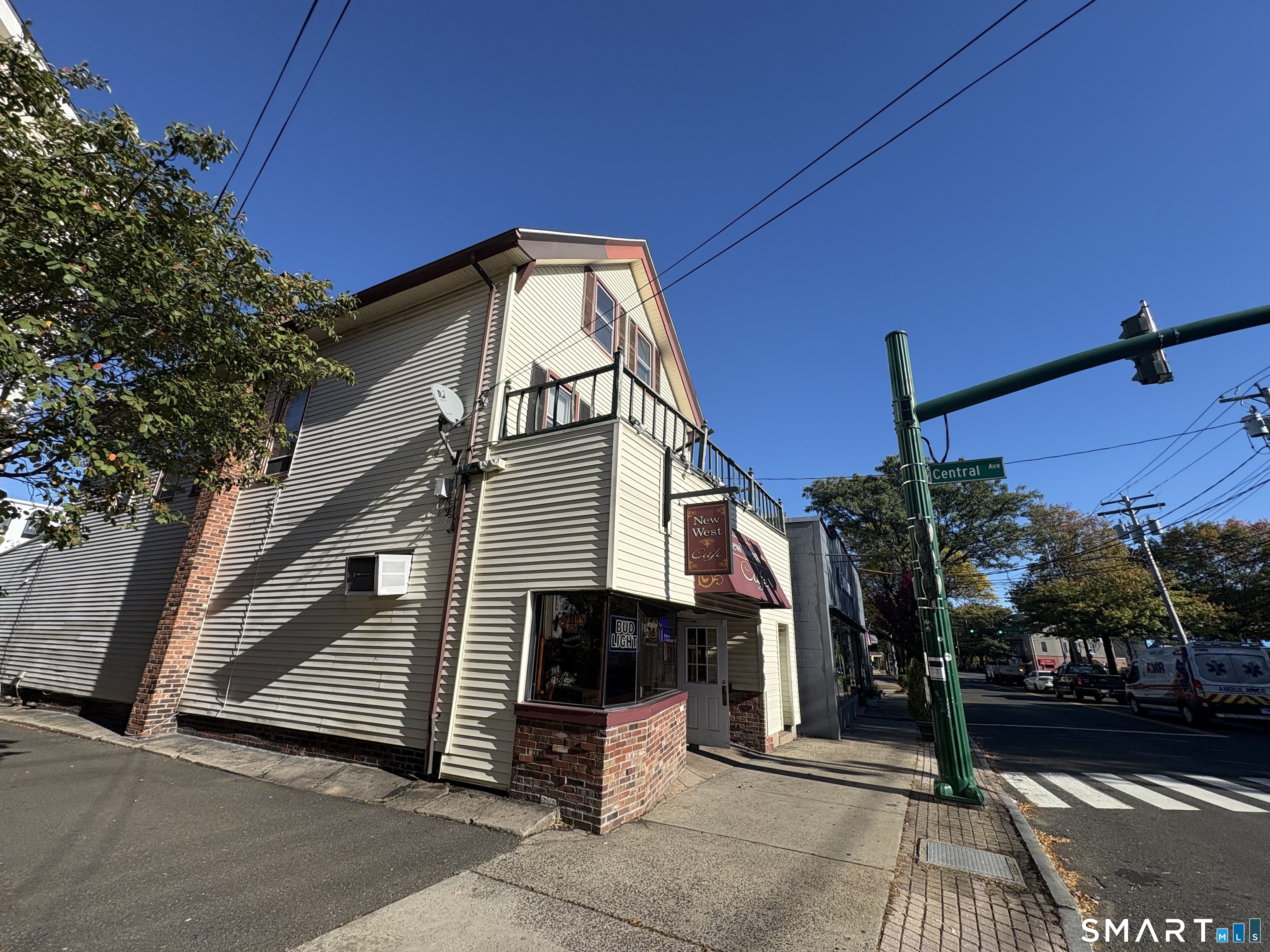 879 Whalley Avenue 2nd floor