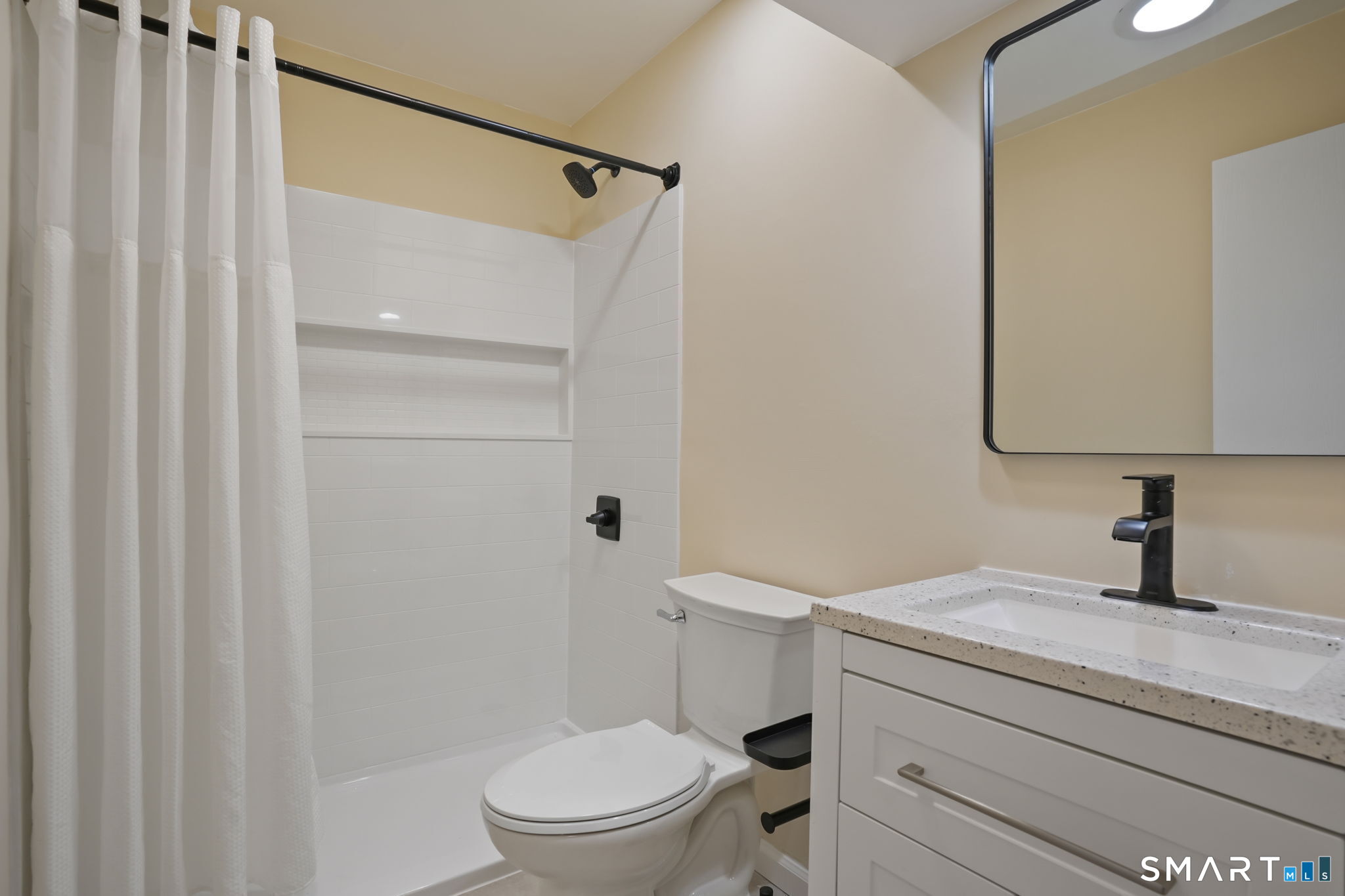 Foto 8 de Condominio en renta en 2955 Madison Avenue #44, Bridgeport, CT — $1,900/mes