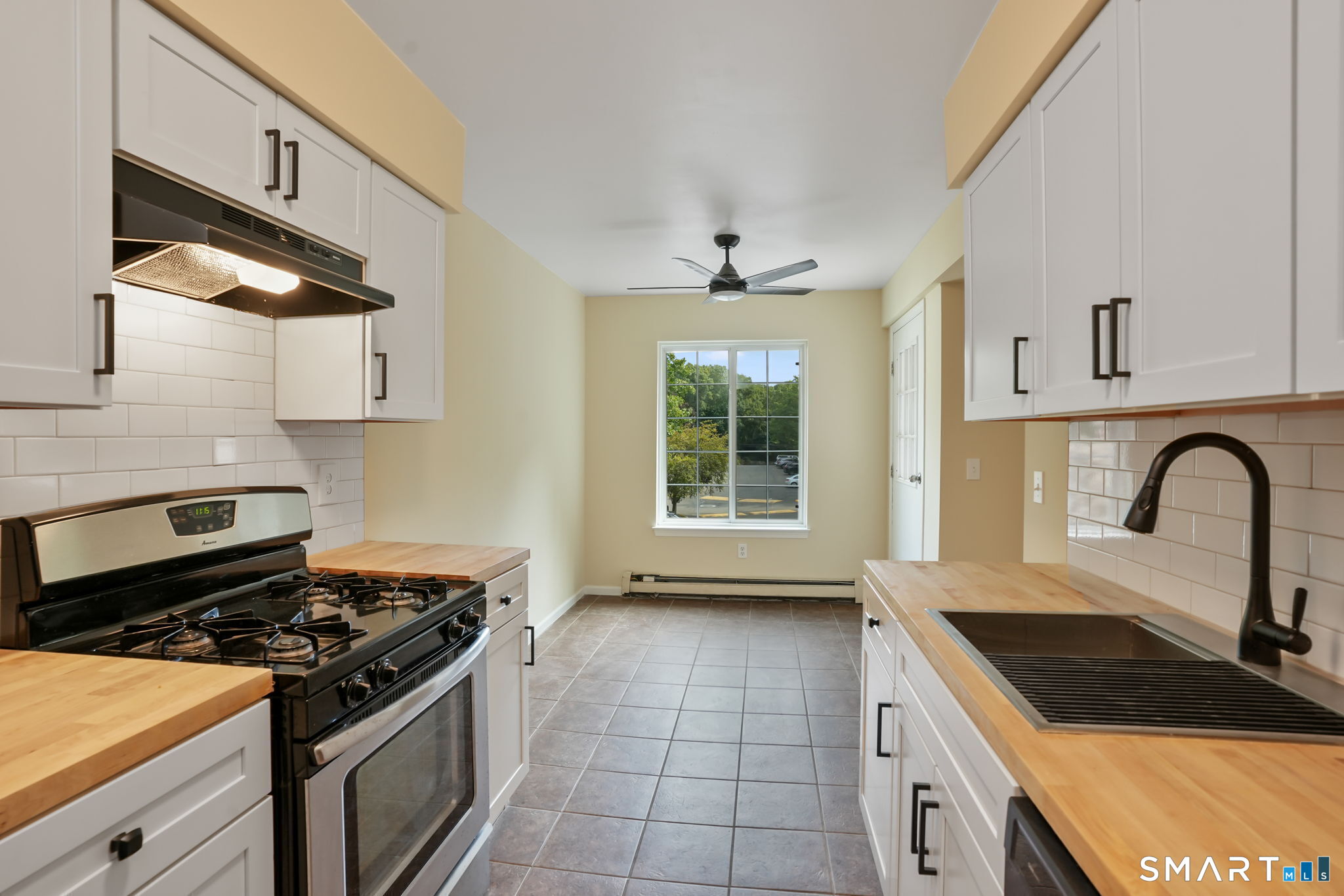 Foto 4 de Condominio en renta en 2955 Madison Avenue #44, Bridgeport, CT — $1,900/mes