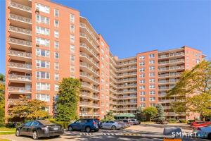 91 Strawberry Hill Avenue, Unit 240