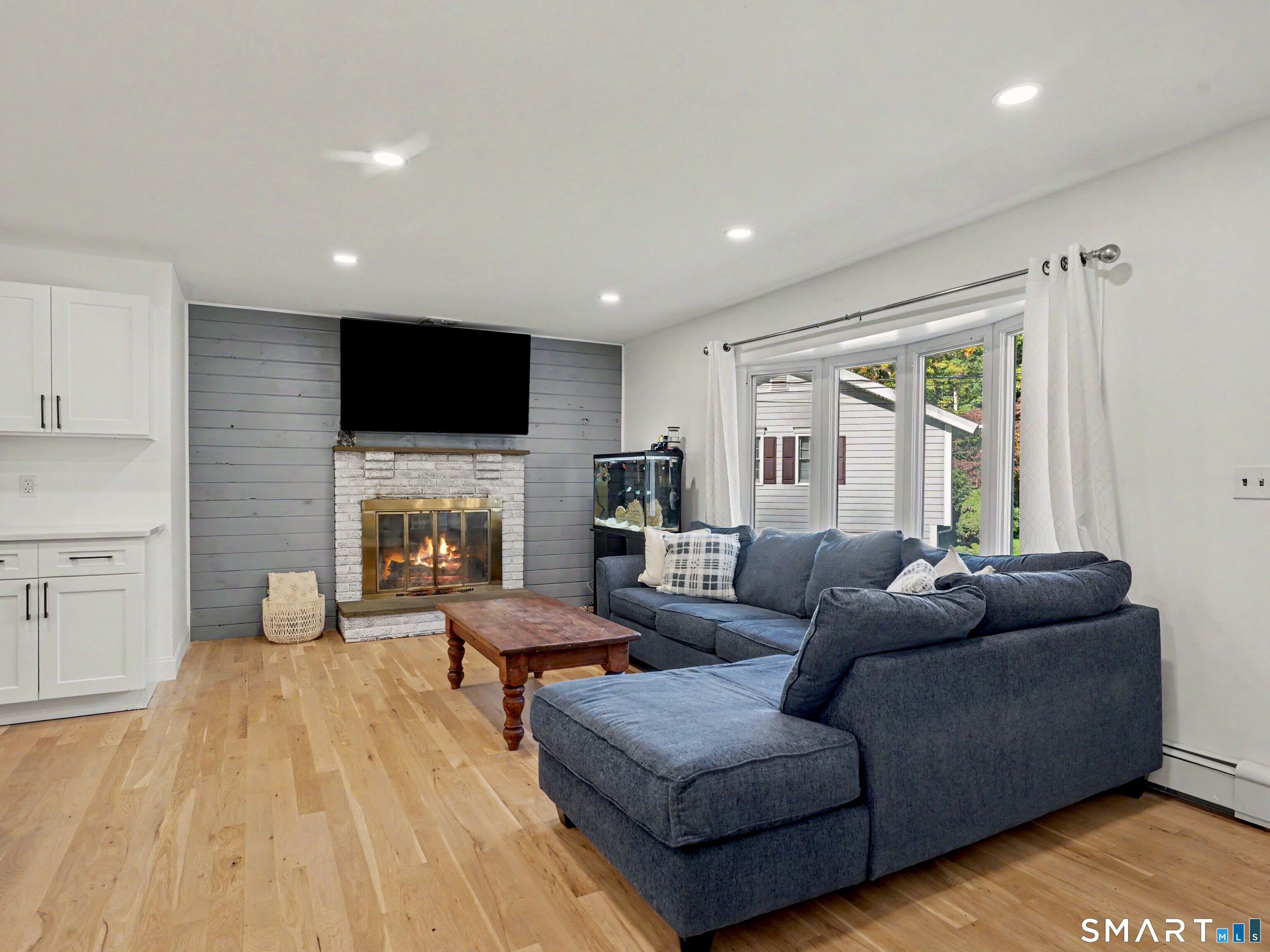Foto 8 de Casa en venta en 100 Fawn Drive, Stamford, CT — $750,000