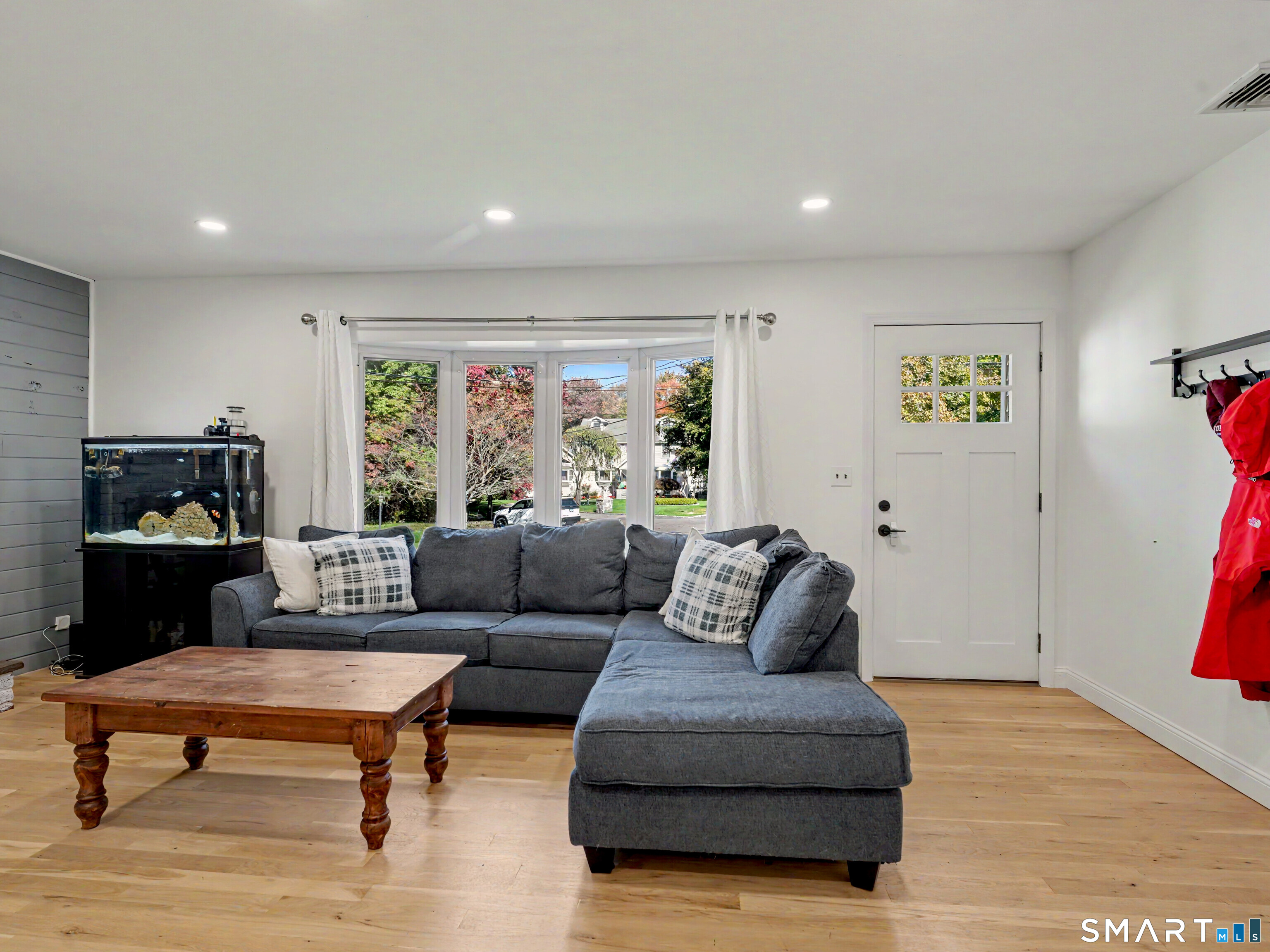 Foto 7 de Casa en venta en 100 Fawn Drive, Stamford, CT — $750,000
